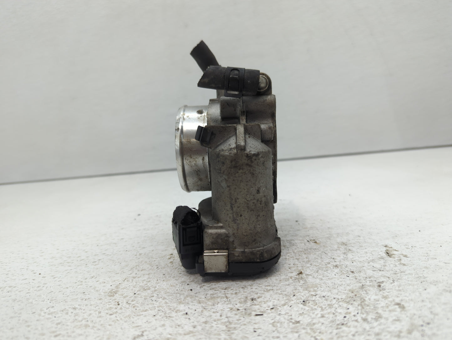 2006-2010 Hyundai Sonata Throttle Body P/N:35100-25400 Fits Fits 2006 2007 2008 2009 2010 2011 2012 2013 OEM Used Auto Parts