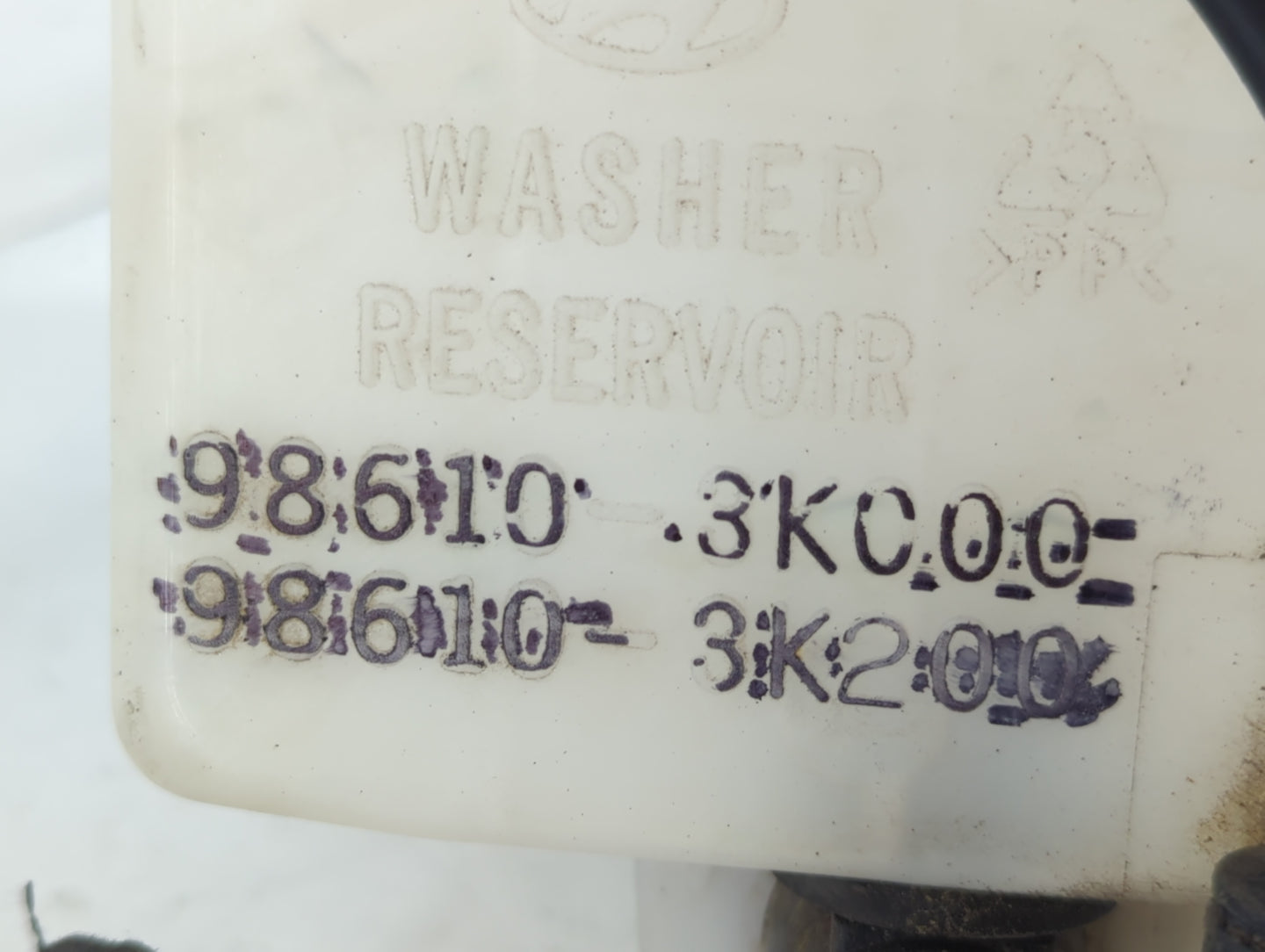 2006-2010 Hyundai Sonata Windshield Washer Fluid Reservoir Bottle Oem - Oemusedautoparts1.com