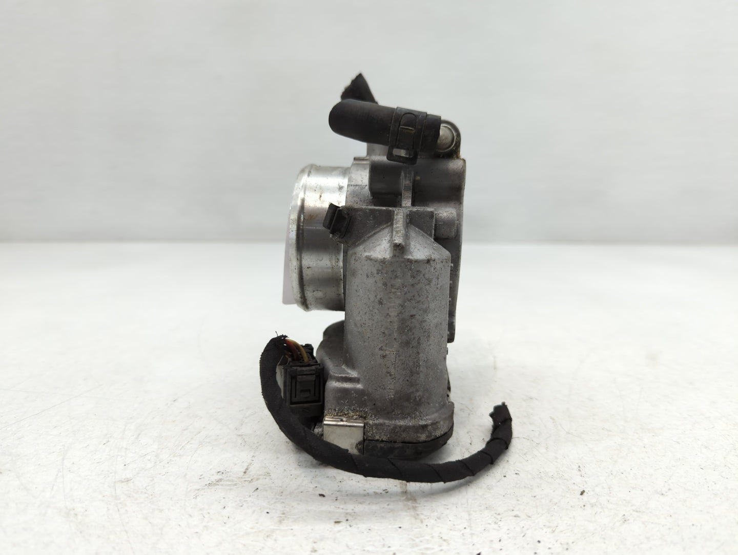 2006-2010 Hyundai Sonata Throttle Body P/N:35100-25400 Fits Fits 2006 2007 2008 2009 2010 2011 2012 2013 OEM Used Auto Parts