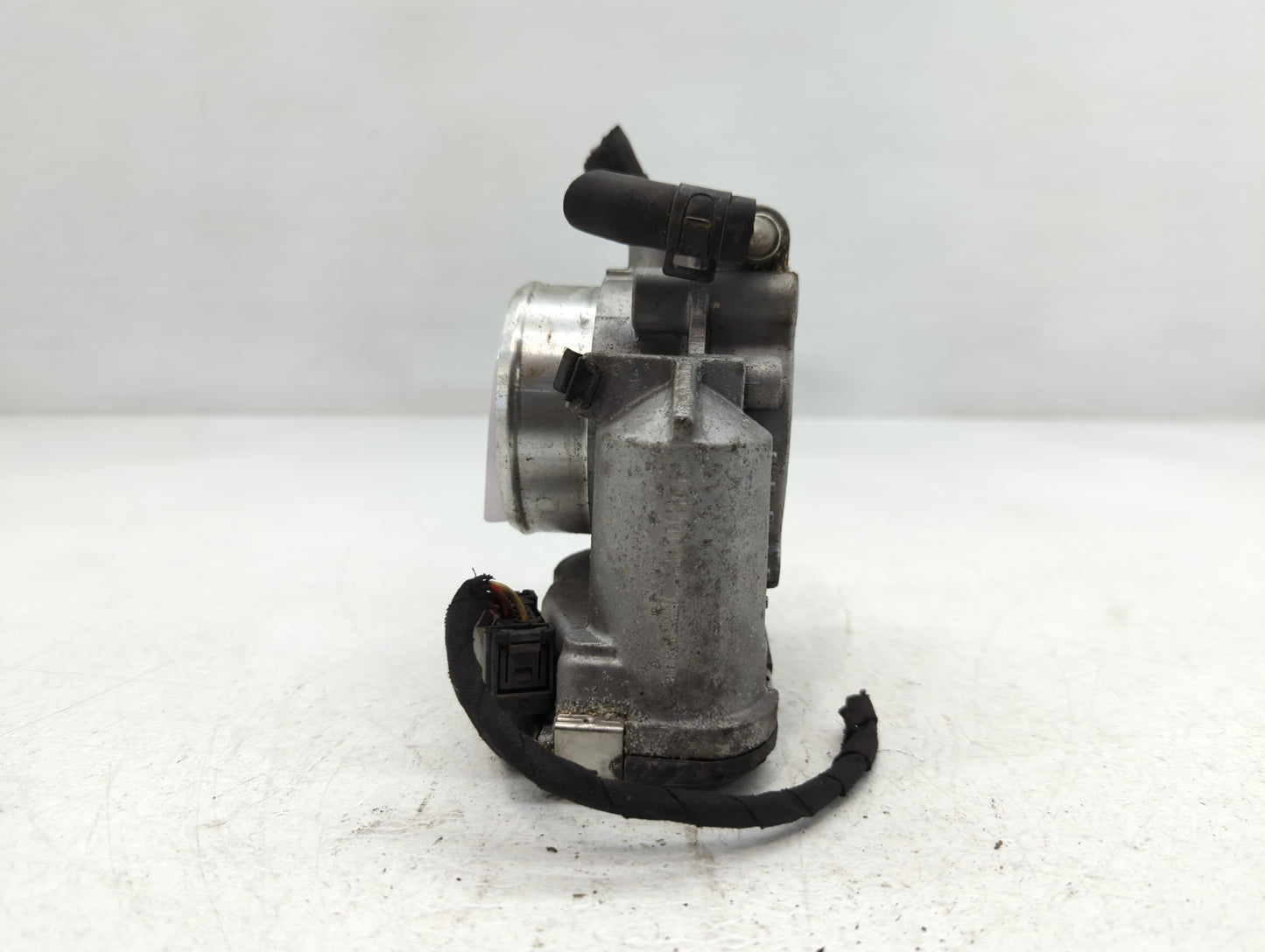 2006-2010 Hyundai Sonata Throttle Body P/N:35100-25400 Fits Fits 2006 2007 2008 2009 2010 2011 2012 2013 OEM Used Auto Parts
