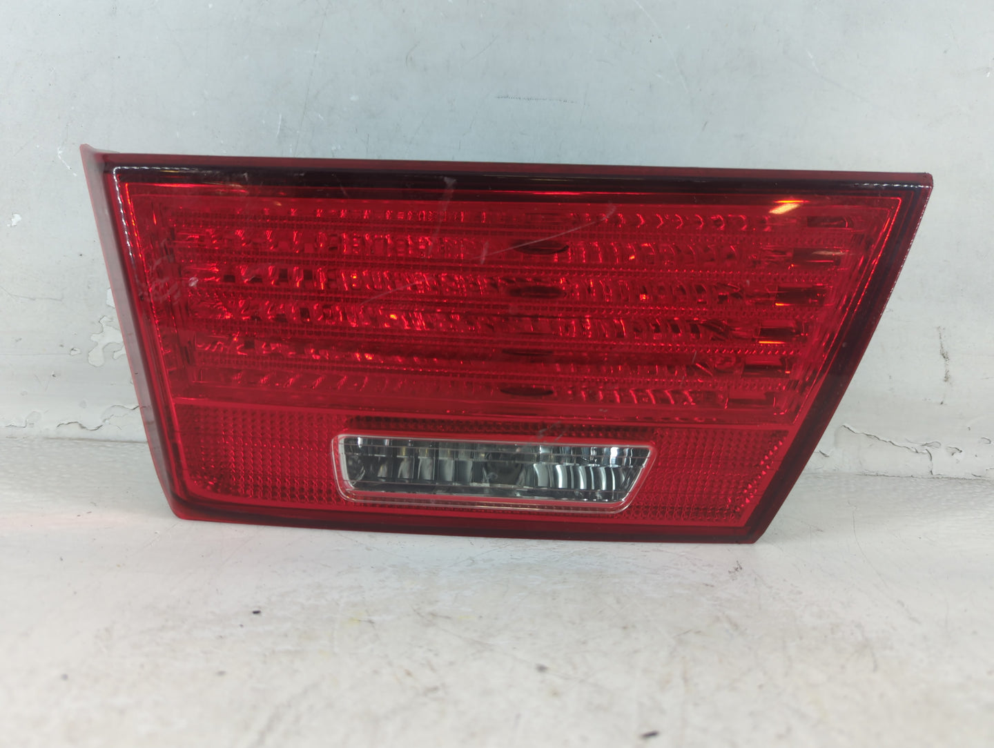 2009-2010 Hyundai Sonata Tail Light Assembly Passenger Right OEM P/N:d28b-13a603-ab 92404-0A Fits Fits 2009 2010 OEM Used Au