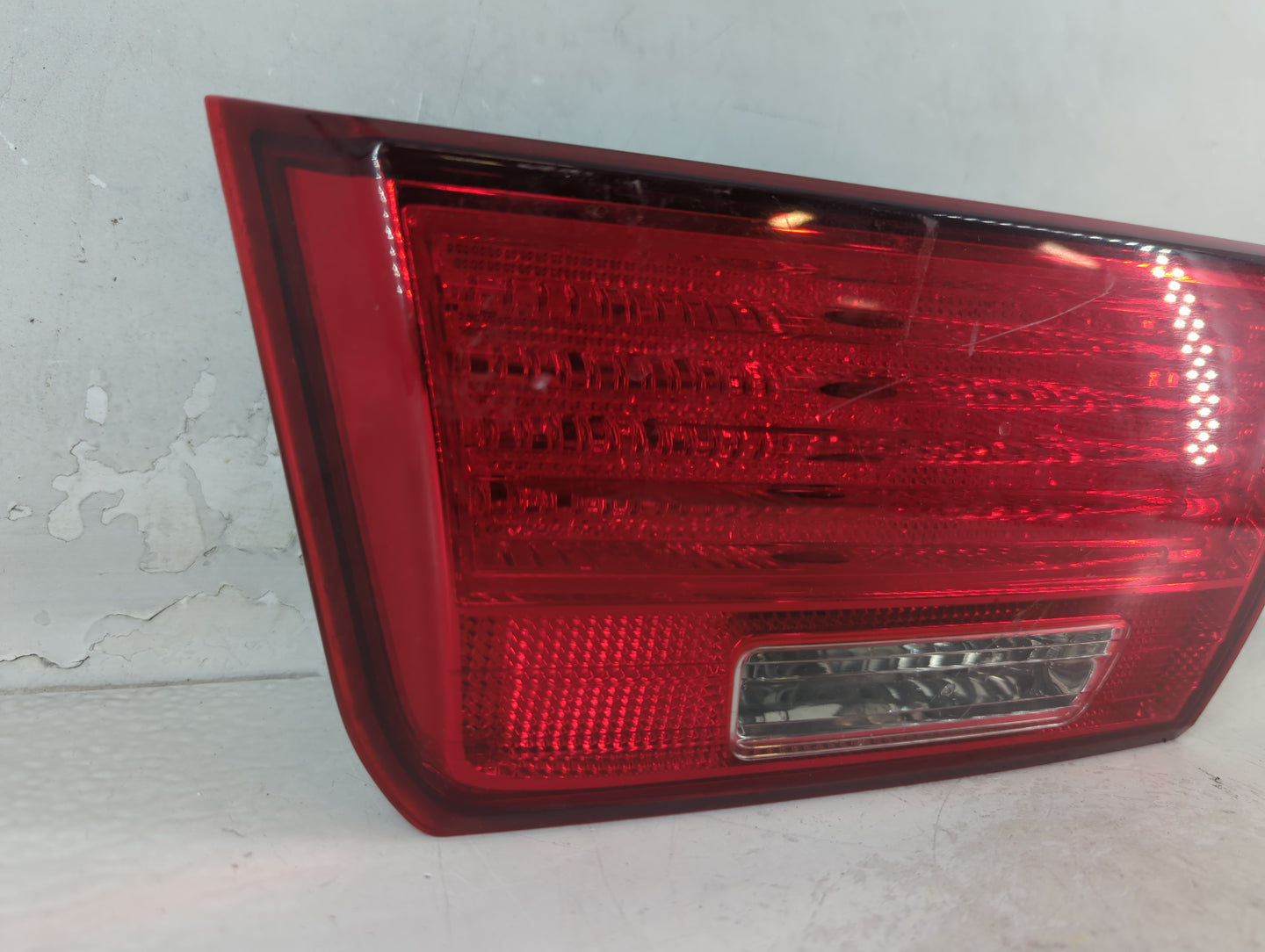 2009-2010 Hyundai Sonata Tail Light Assembly Passenger Right OEM P/N:d28b-13a603-ab 92404-0A Fits Fits 2009 2010 OEM Used Au