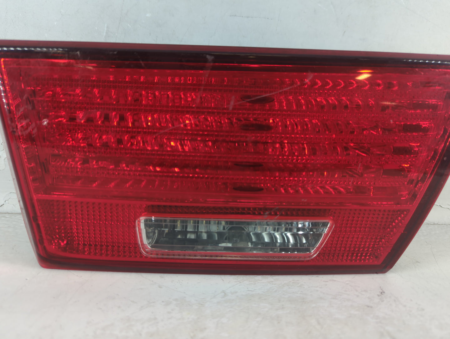 2009-2010 Hyundai Sonata Tail Light Assembly Passenger Right OEM P/N:d28b-13a603-ab 92404-0A Fits Fits 2009 2010 OEM Used Au
