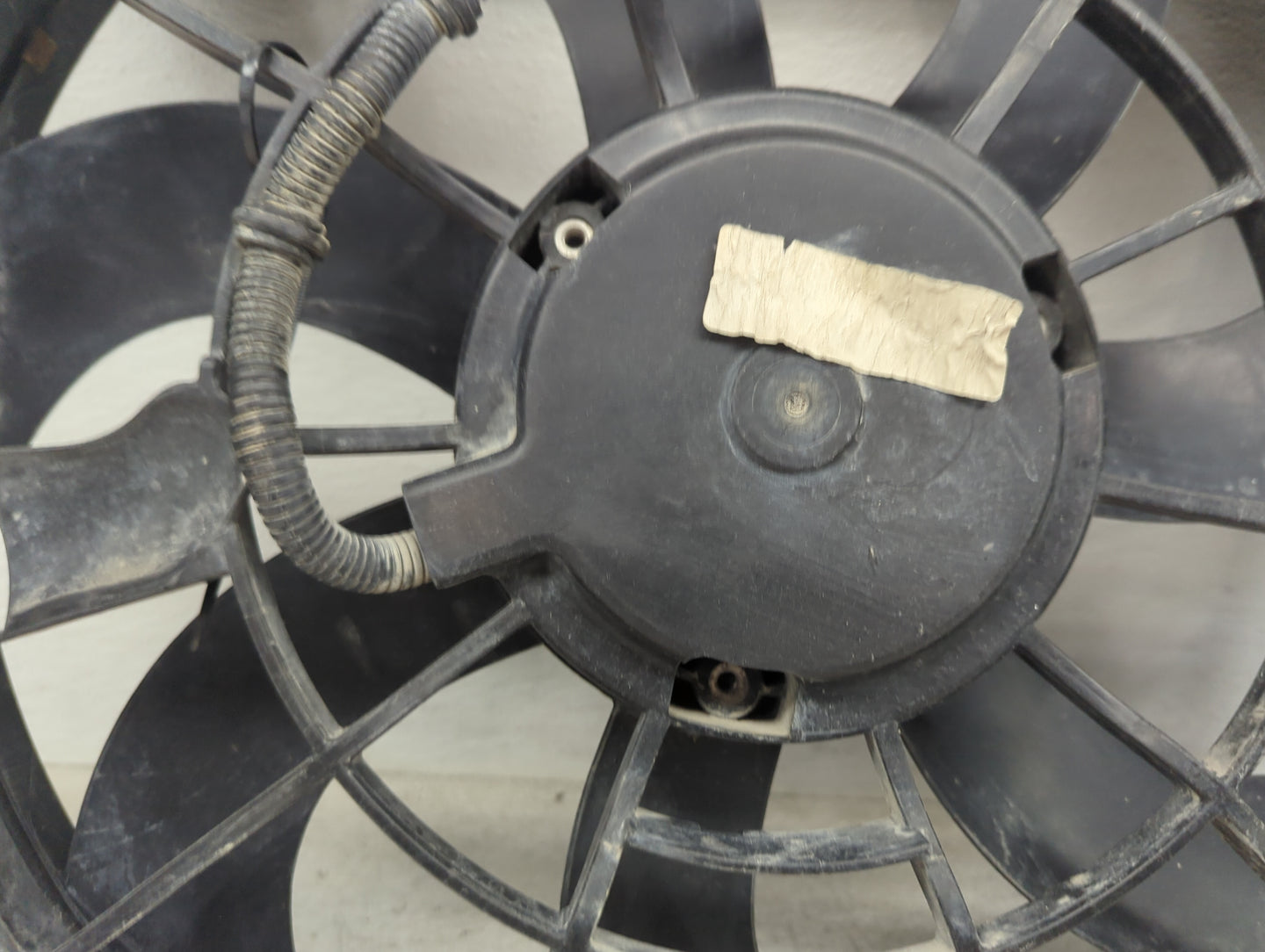 2010-2013 Hyundai Tucson Electric Radiator Cooling Fan Motor Assembly Fits Fits 2010 2011 2012 2013 OEM Used Auto Parts - Oe