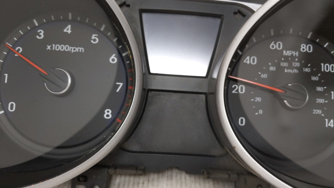2010-2013 Hyundai Tucson Instrument Cluster Speedometer Gauges P/N:94001-2S570 94001-2S575 Fits Fits 2010 2011 2012 2013 OEM