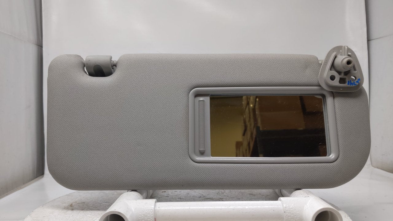 2010 Hyundai Tucson Sun Visor Shade Replacement Passenger Right Mirror Fits OEM Used Auto Parts - Oemusedautoparts1.com