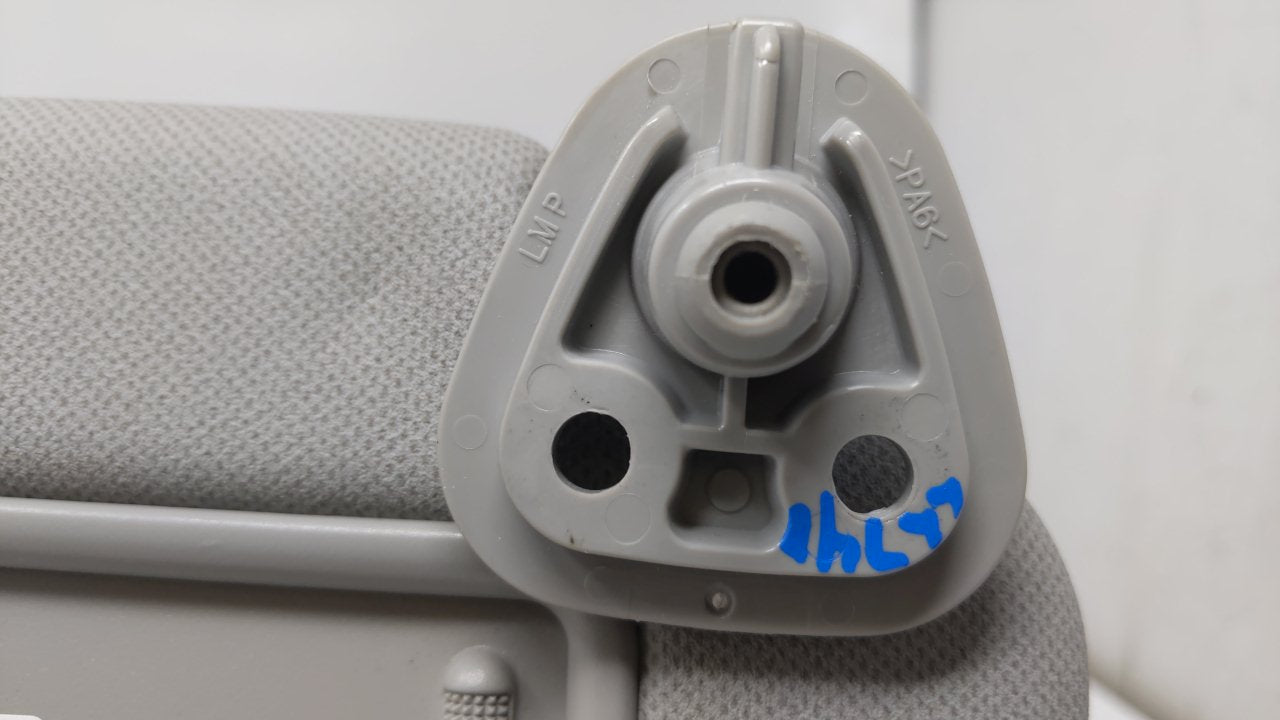 2010 Hyundai Tucson Sun Visor Shade Replacement Passenger Right Mirror Fits OEM Used Auto Parts - Oemusedautoparts1.com