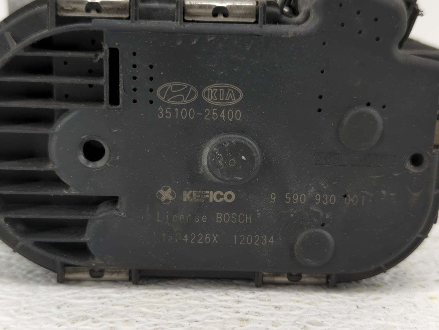 2010-2013 Hyundai Tucson Throttle Body P/N:35100-25400 35100-25200 Fits Fits 2006 2007 2008 2009 2010 2011 2012 2013 OEM Use