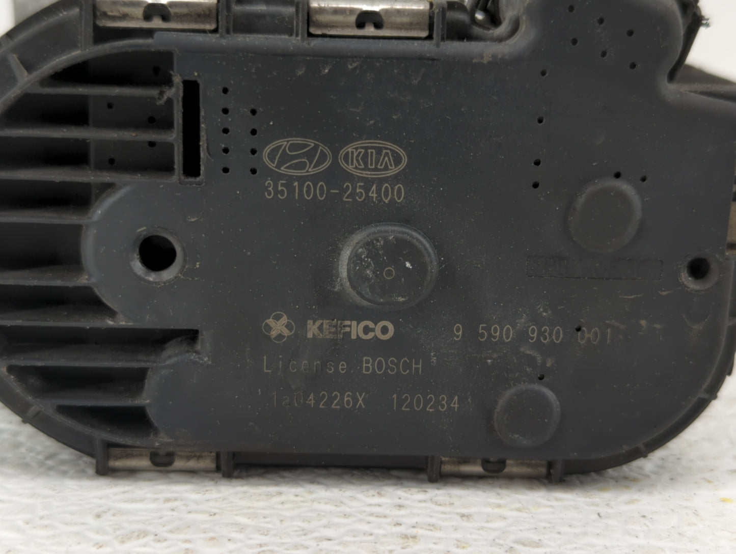 2010-2013 Hyundai Tucson Throttle Body P/N:35100-25400 35100-25200 Fits Fits 2006 2007 2008 2009 2010 2011 2012 2013 OEM Use