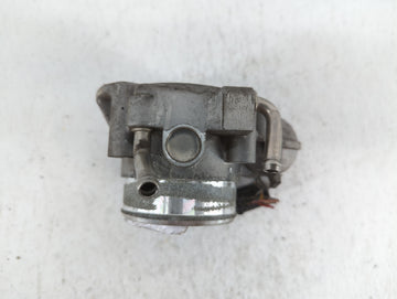 2010-2013 Hyundai Tucson Throttle Body P/N:35100-25400 35100-25200 Fits Fits 2006 2007 2008 2009 2010 2011 2012 2013 OEM Used Auto Parts