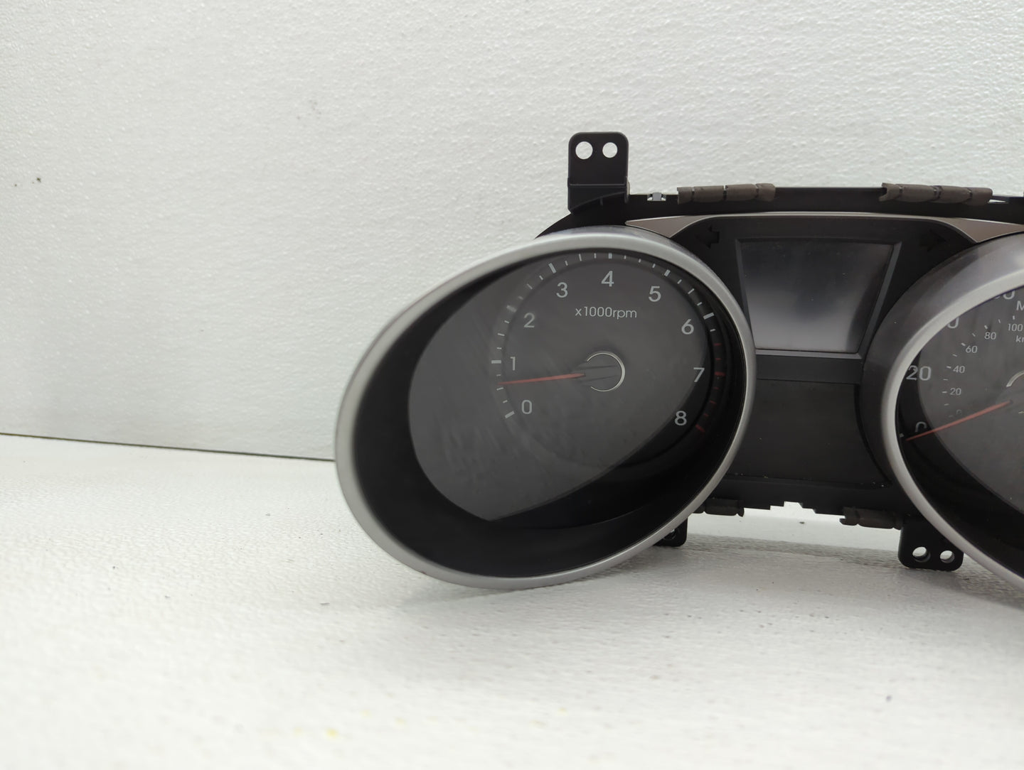 2010-2013 Hyundai Tucson Instrument Cluster Speedometer Gauges P/N:94001-2S580 94001-2S585 Miles: Fits Fits 2010 2011 2012 2