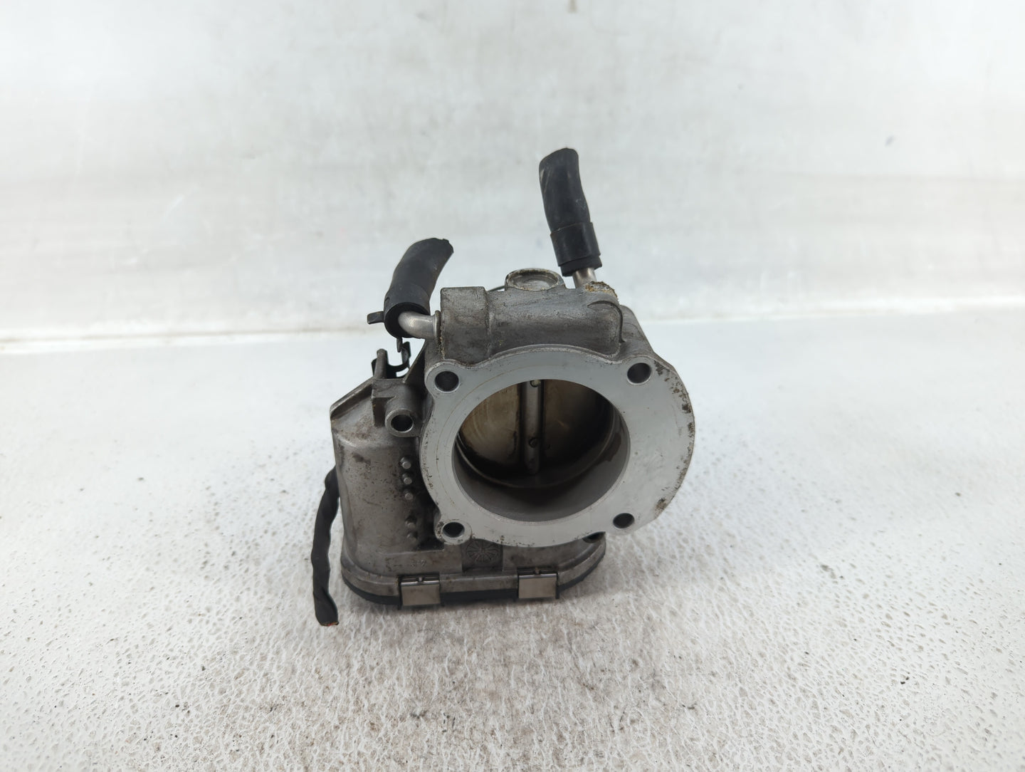 2010-2013 Hyundai Tucson Throttle Body P/N:35100-25400 Fits Fits 2006 2007 2008 2009 2010 2011 2012 2013 OEM Used Auto Parts