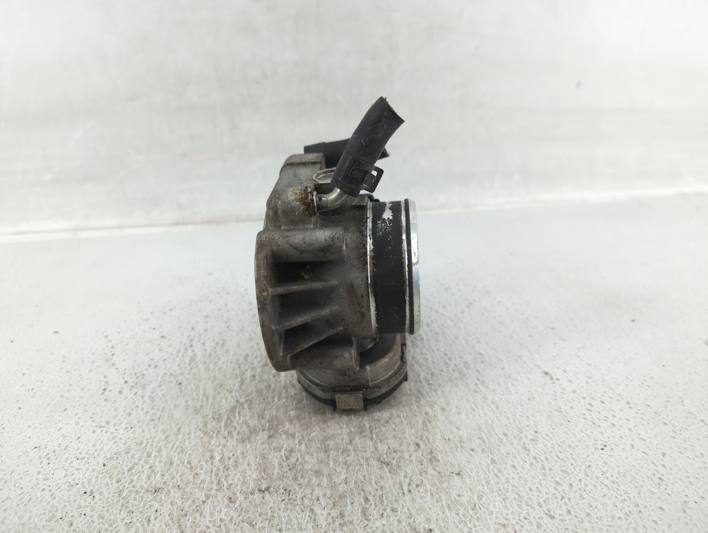 2010-2013 Hyundai Tucson Throttle Body P/N:35100-25400 Fits Fits 2006 2007 2008 2009 2010 2011 2012 2013 OEM Used Auto Parts