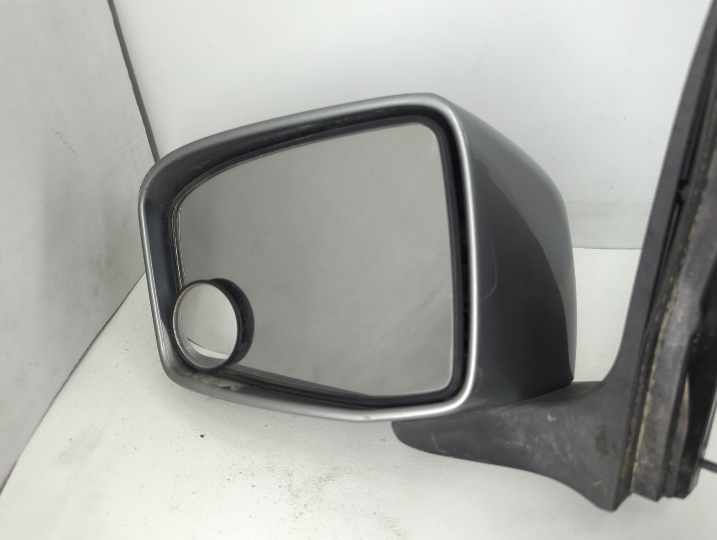 2010-2014 Hyundai Tucson Driver Side View Mirror - Left Door Mirror OEM Used - Oemusedautoparts1.com