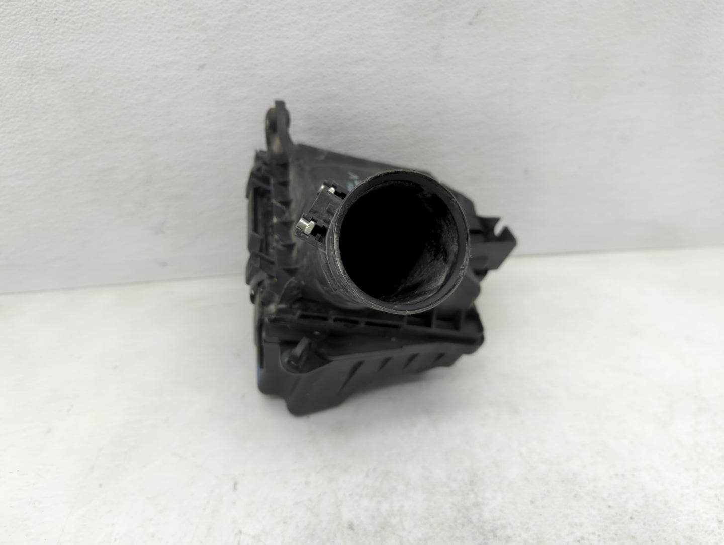2008-2010 Infiniti G37 Air Cleaner Intake-duct Hose Tube - Oemusedautoparts1.com