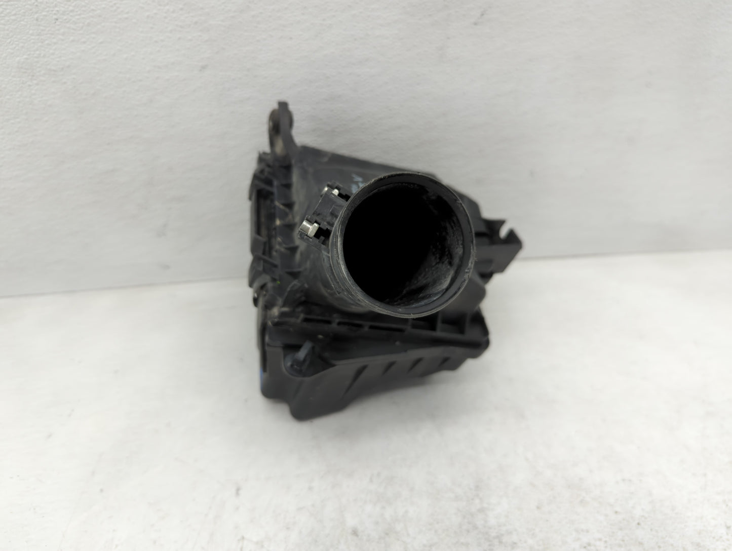 2008-2010 Infiniti G37 Air Cleaner Intake-duct Hose Tube - Oemusedautoparts1.com