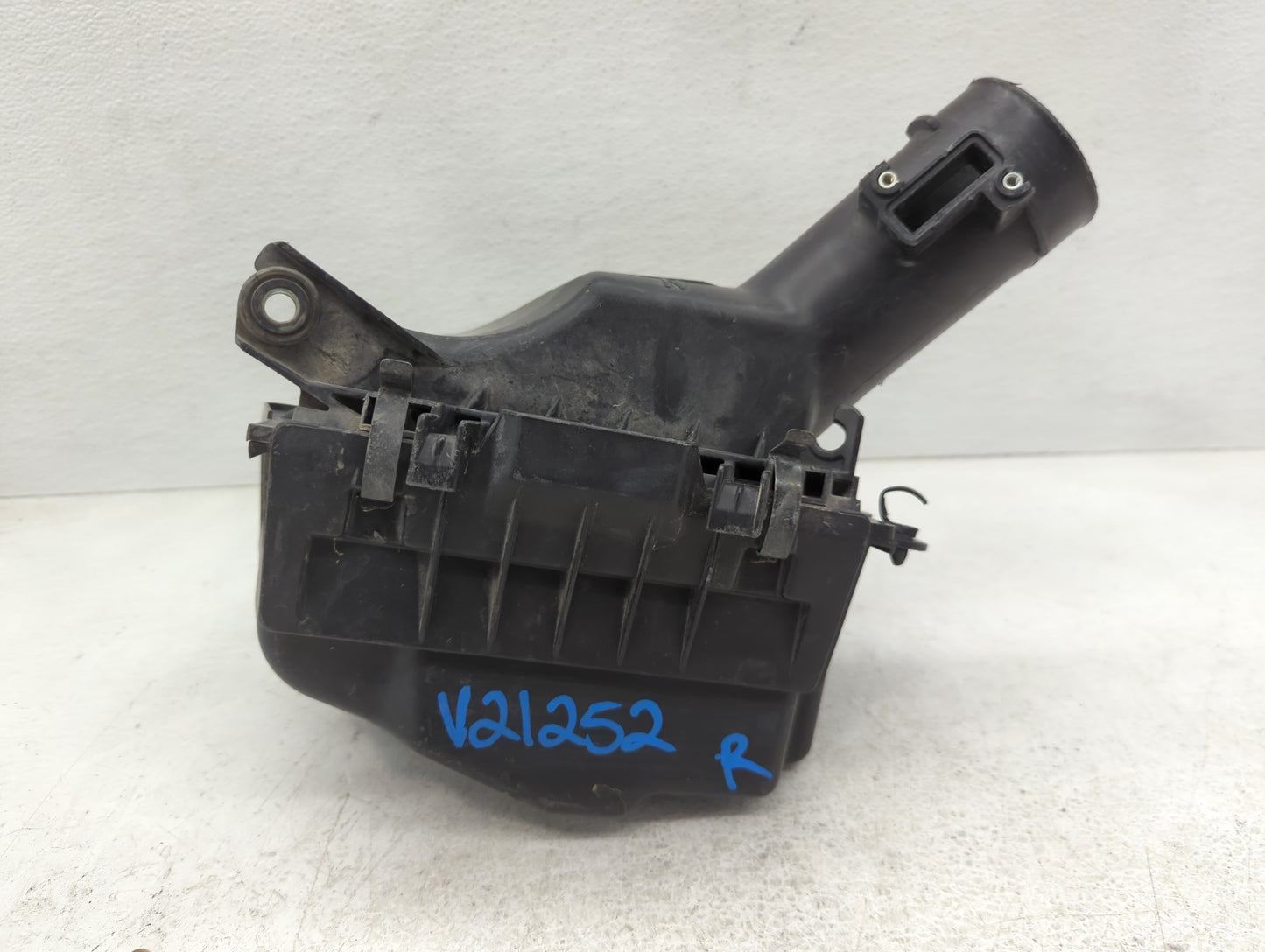 2008-2010 Infiniti G37 Air Cleaner Intake-duct Hose Tube - Oemusedautoparts1.com