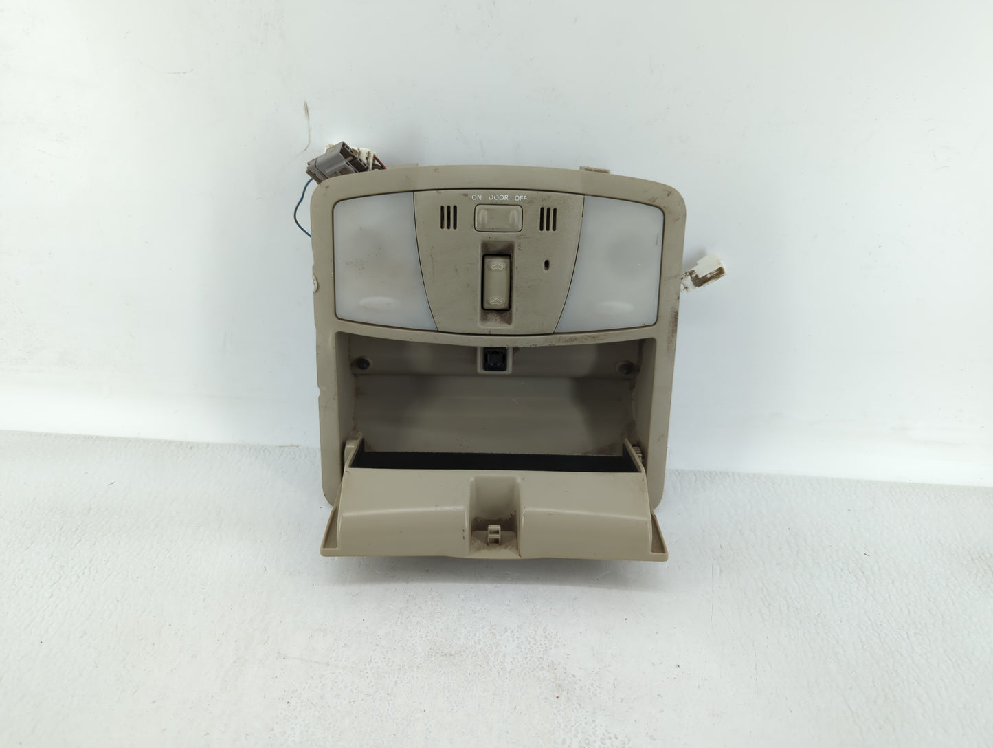 2010 Infiniti G37 Overhead Roof Console - Oemusedautoparts1.com