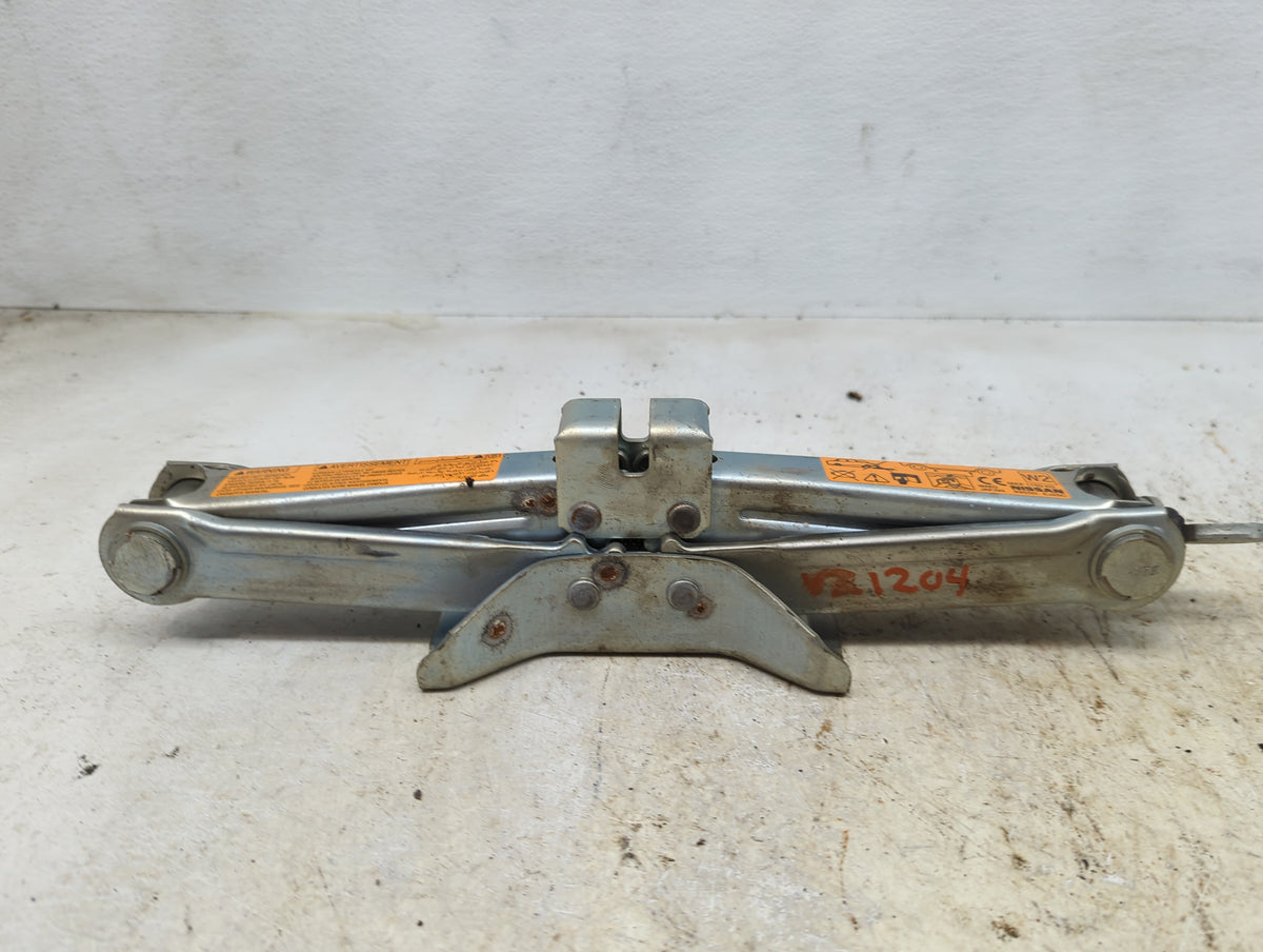 2010 Infiniti M35 Spare Scissor Car Jack - Oemusedautoparts1.com