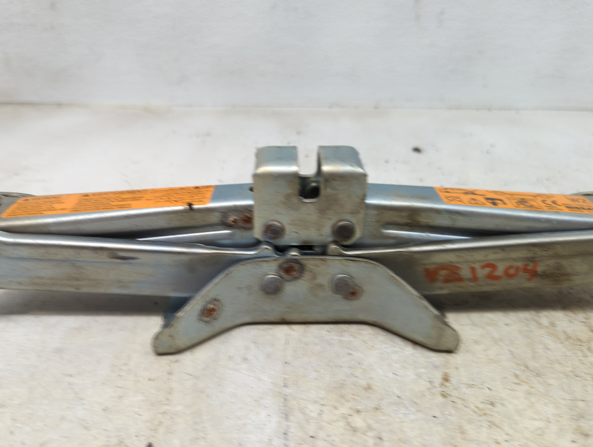2010 Infiniti M35 Spare Scissor Car Jack - Oemusedautoparts1.com