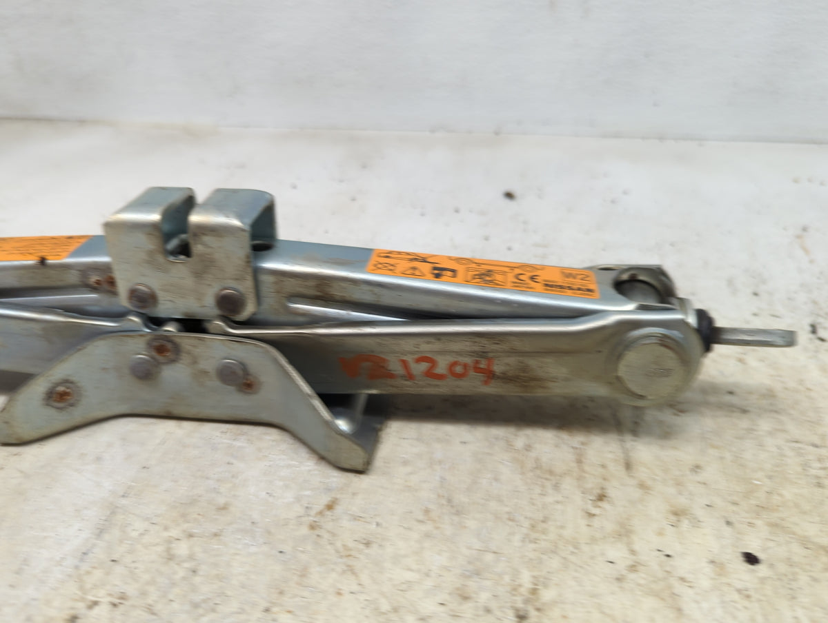 2010 Infiniti M35 Spare Scissor Car Jack - Oemusedautoparts1.com