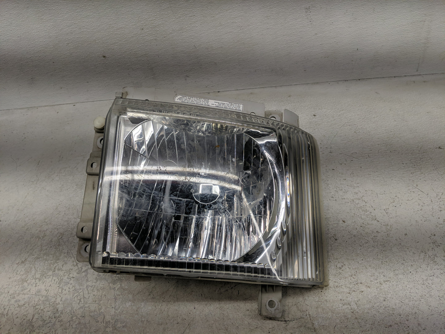 2010 Isuzu Nqr Passenger Right Oem Head Light Headlight Lamp - Oemusedautoparts1.com