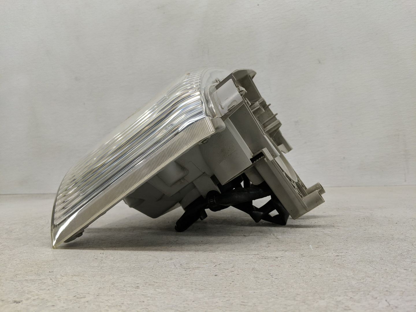 2010 Isuzu Nqr Passenger Right Oem Head Light Headlight Lamp - Oemusedautoparts1.com