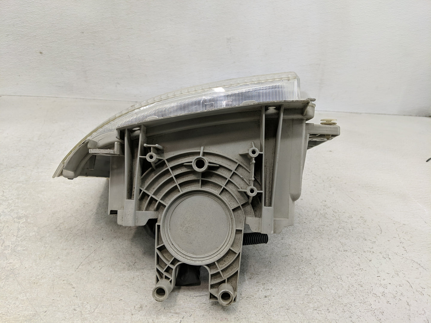 2010 Isuzu Nqr Passenger Right Oem Head Light Headlight Lamp - Oemusedautoparts1.com