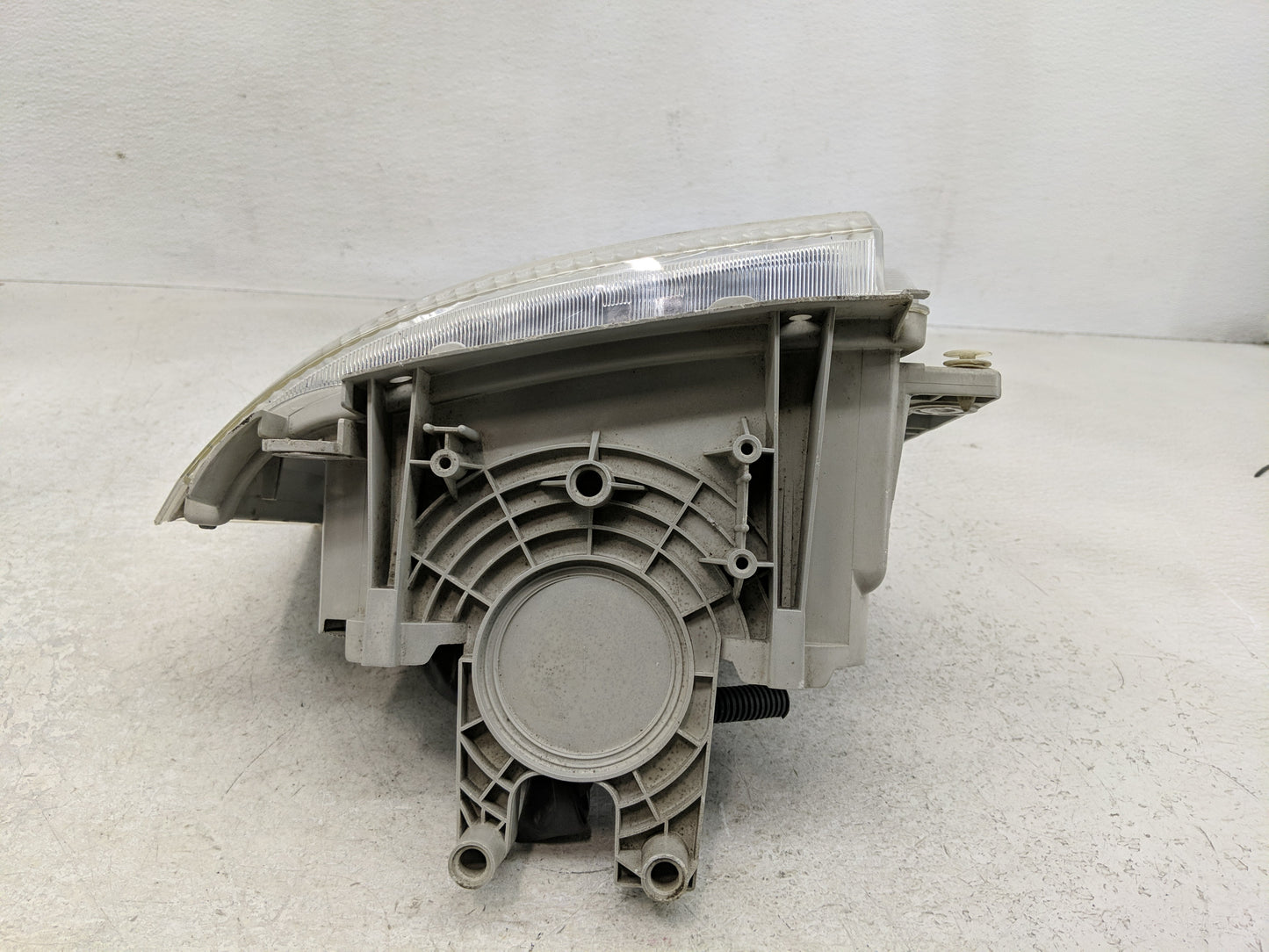 2010 Isuzu Nqr Passenger Right Oem Head Light Headlight Lamp - Oemusedautoparts1.com