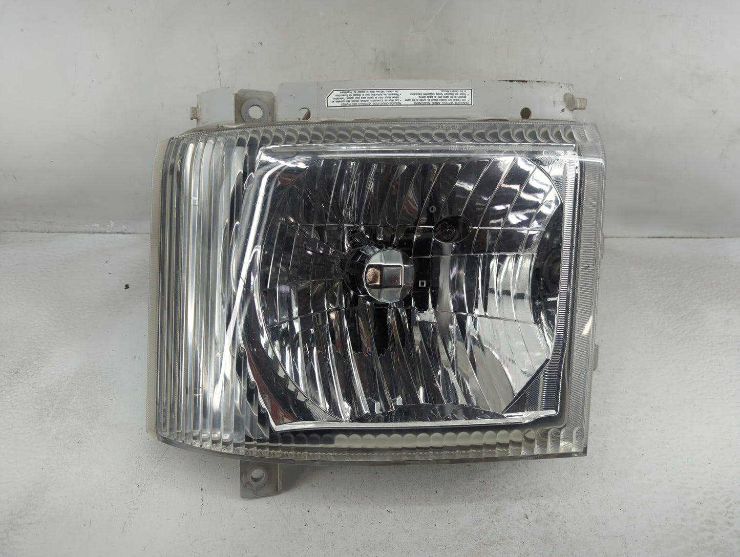 2010 Isuzu Nqr Passenger Right Oem Head Light Headlight Lamp - Oemusedautoparts1.com