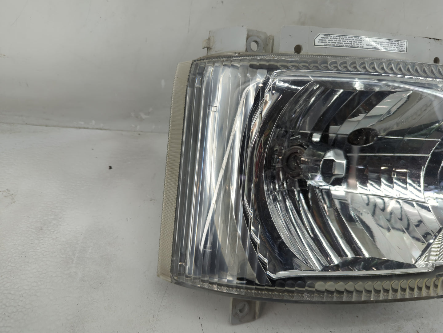 2010 Isuzu Nqr Passenger Right Oem Head Light Headlight Lamp - Oemusedautoparts1.com