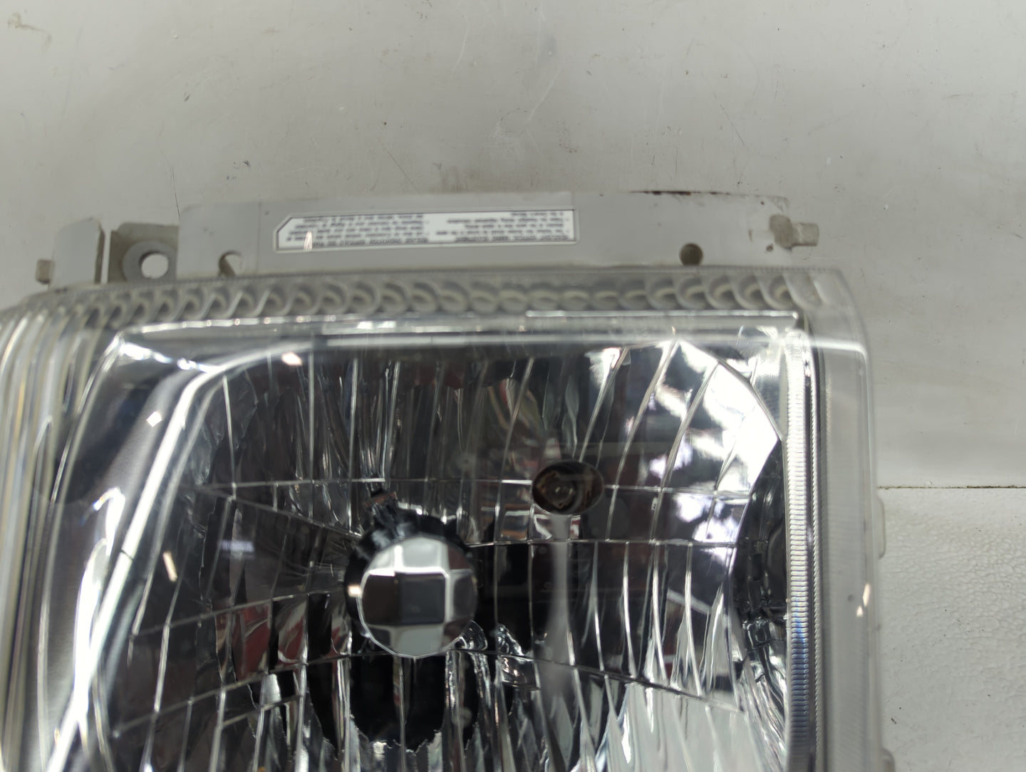 2010 Isuzu Nqr Passenger Right Oem Head Light Headlight Lamp - Oemusedautoparts1.com