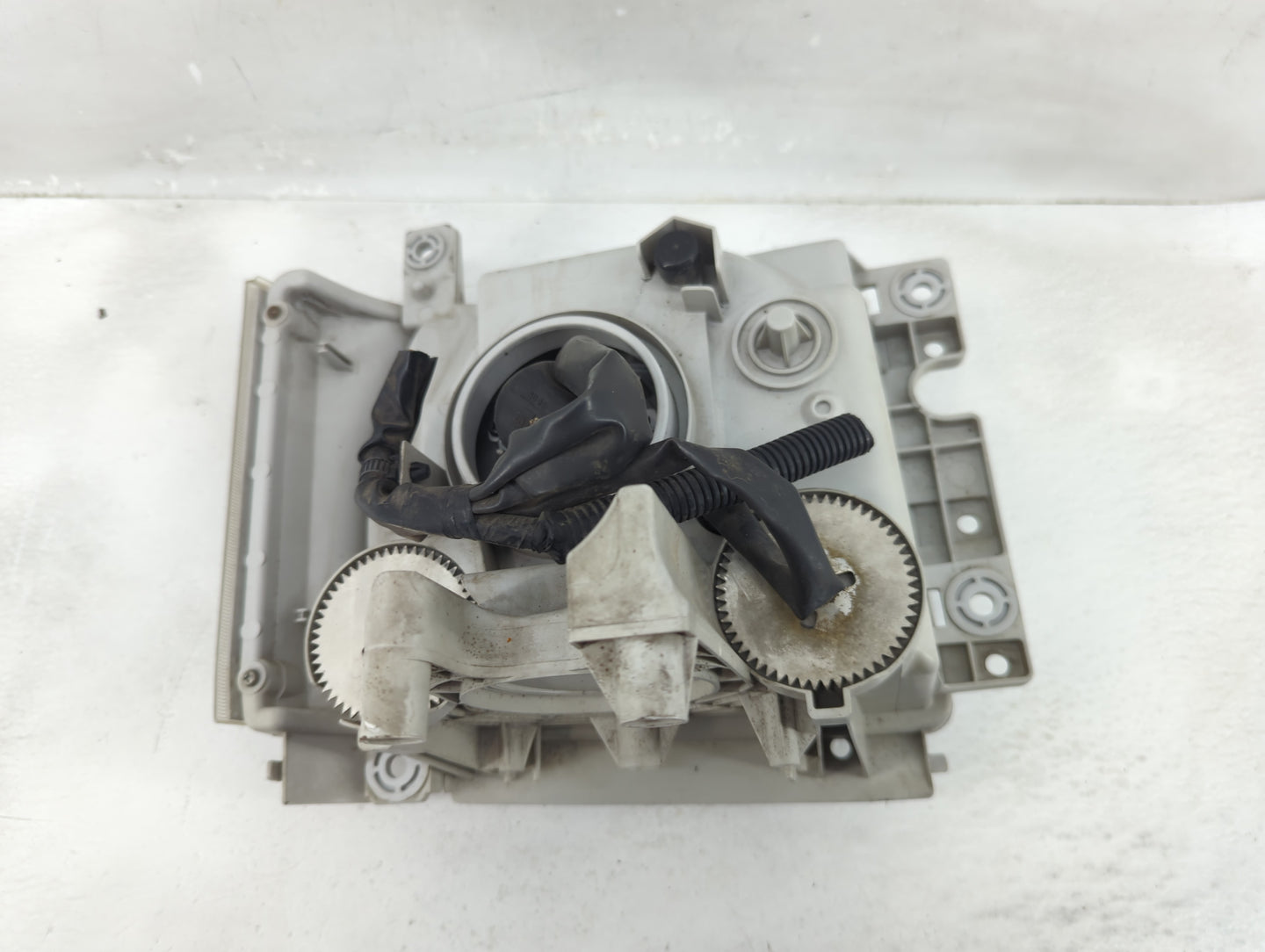 2010 Isuzu Nqr Passenger Right Oem Head Light Headlight Lamp - Oemusedautoparts1.com