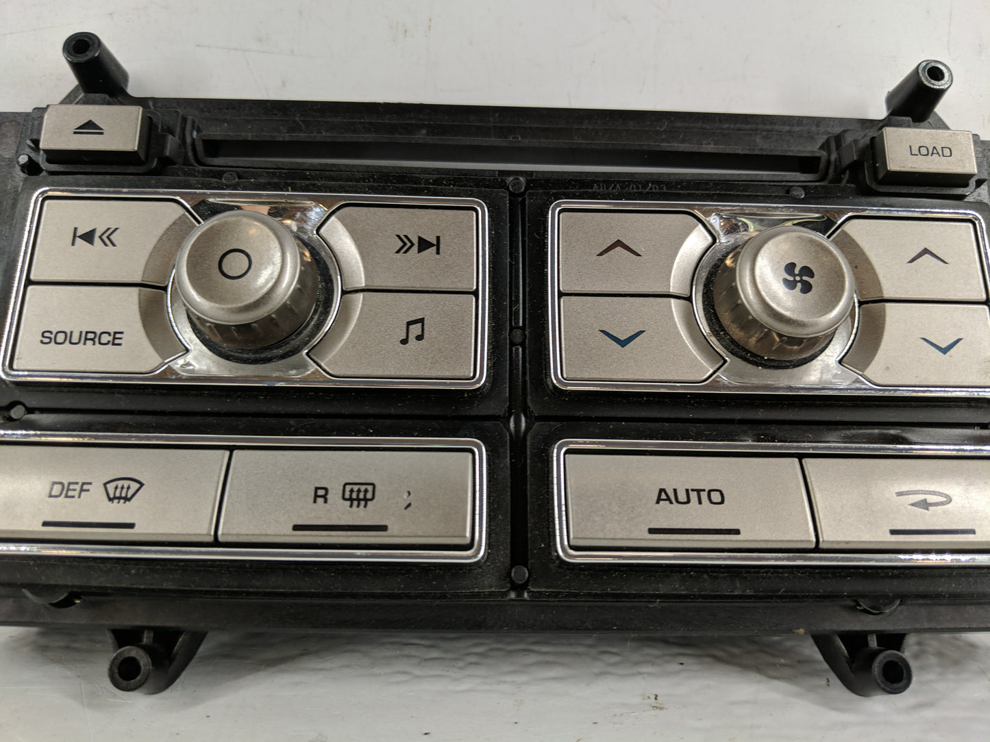 2009-2011 Jaguar Xf Radio AM FM Cd Player Receiver Replacement P/N:8X23-18C858-BG Fits Fits 2009 2010 2011 OEM Used Auto Par