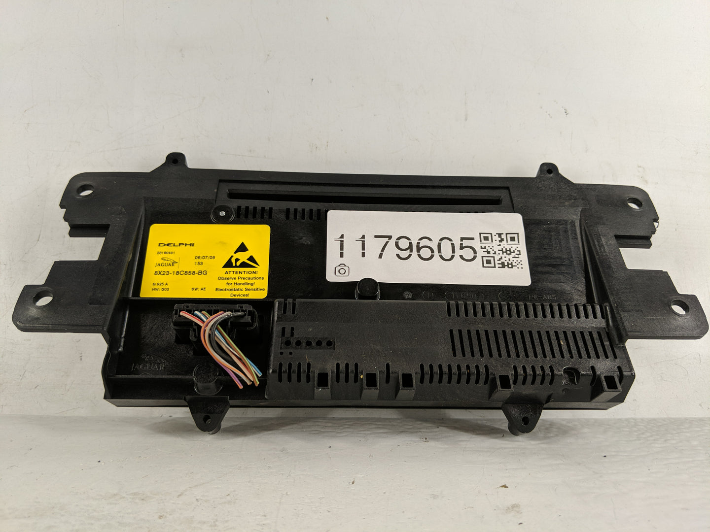2009-2011 Jaguar Xf Radio AM FM Cd Player Receiver Replacement P/N:8X23-18C858-BG Fits Fits 2009 2010 2011 OEM Used Auto Par
