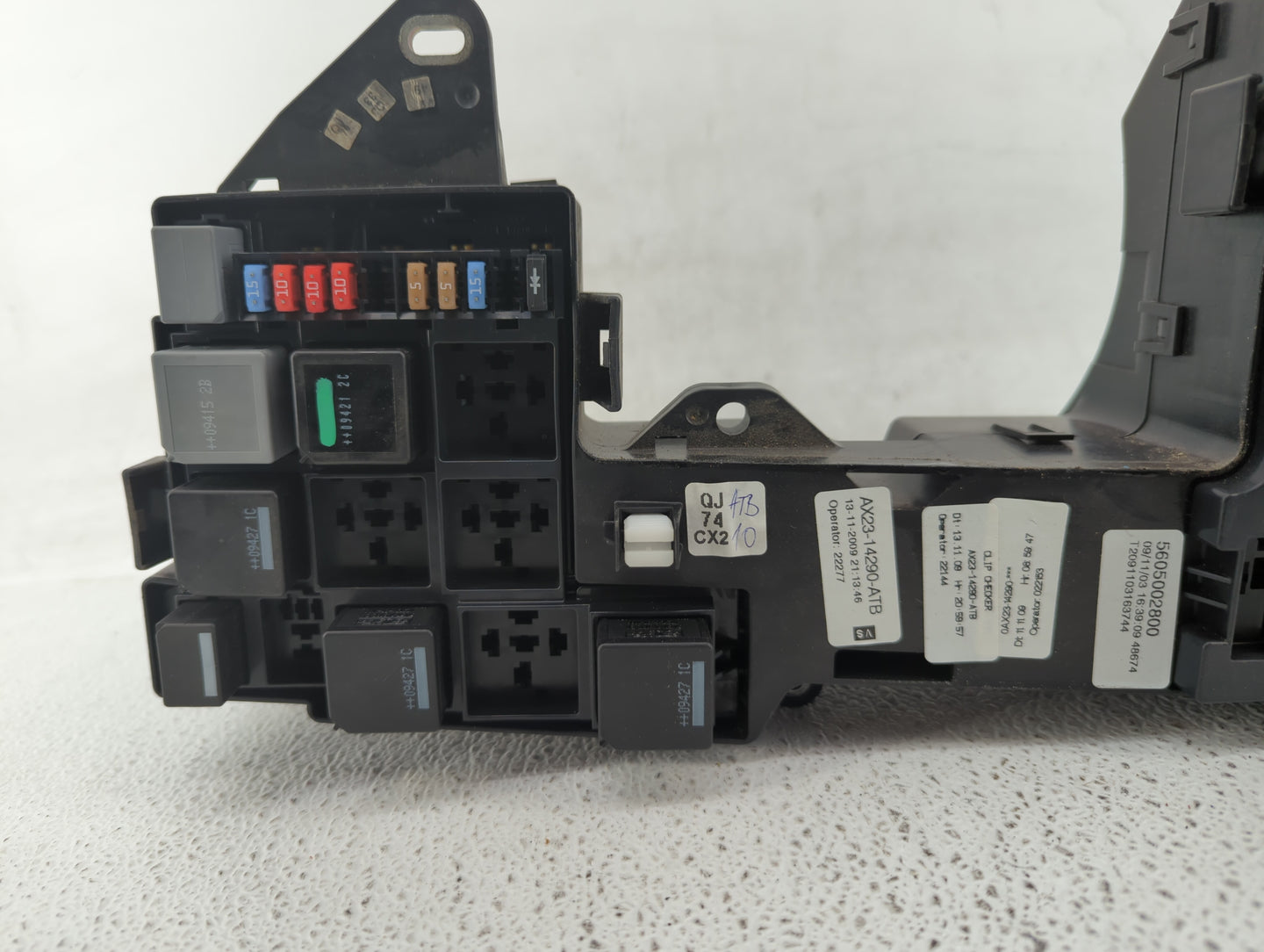 2010-2011 Jaguar Xf Fusebox Fuse Box Panel Relay Module P/N:5605002800 Fits Fits 2010 2011 OEM Used Auto Parts - Oemusedauto