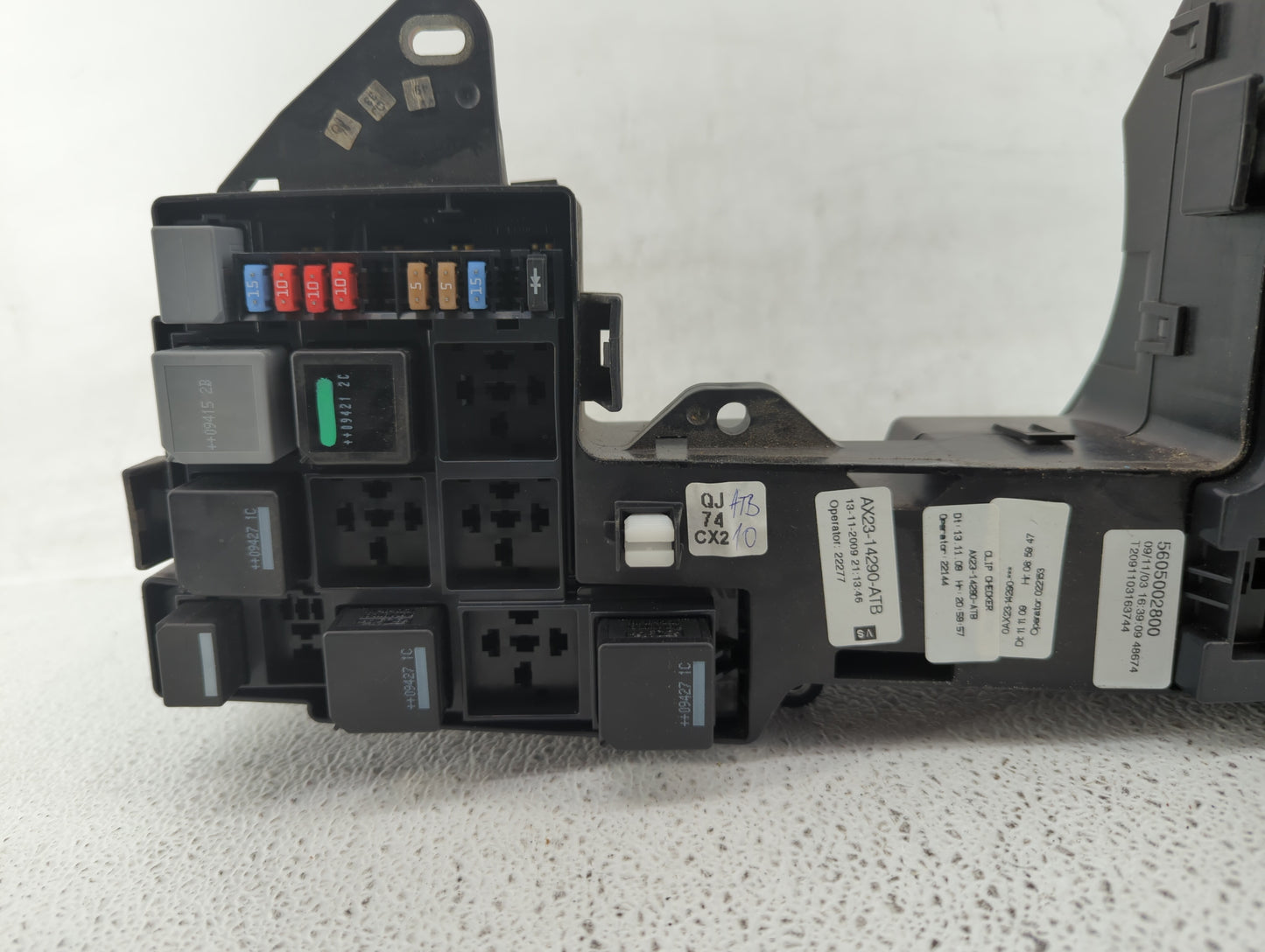2010-2011 Jaguar Xf Fusebox Fuse Box Panel Relay Module P/N:5605002800 Fits Fits 2010 2011 OEM Used Auto Parts - Oemusedauto