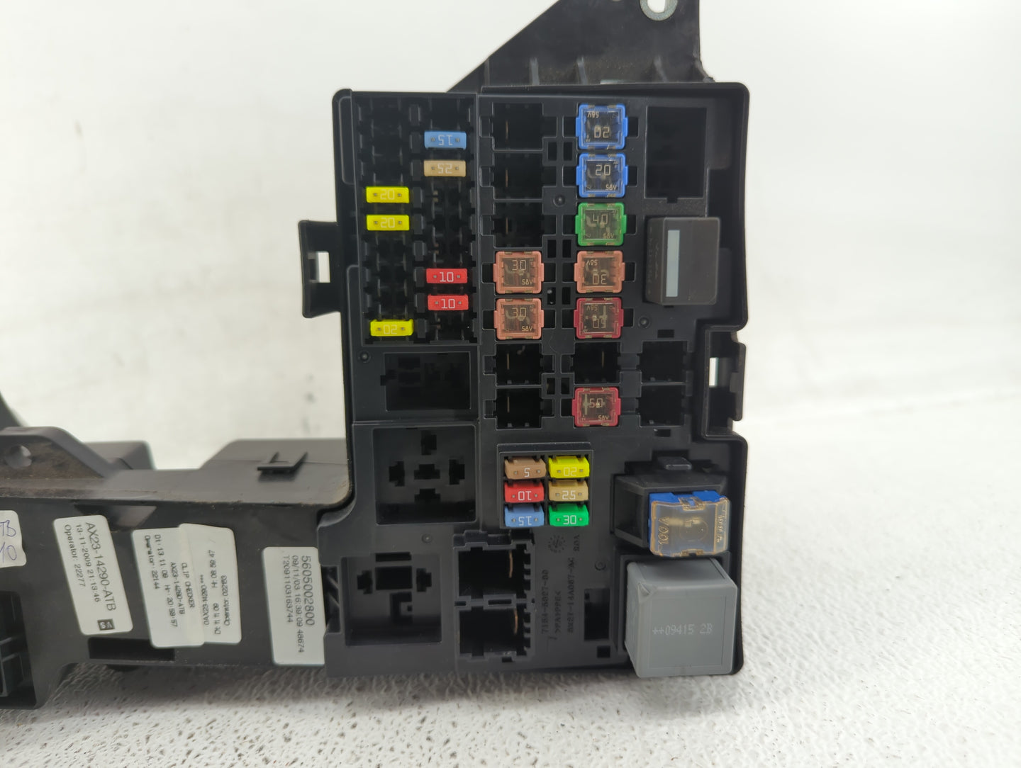 2010-2011 Jaguar Xf Fusebox Fuse Box Panel Relay Module P/N:5605002800 Fits Fits 2010 2011 OEM Used Auto Parts - Oemusedauto