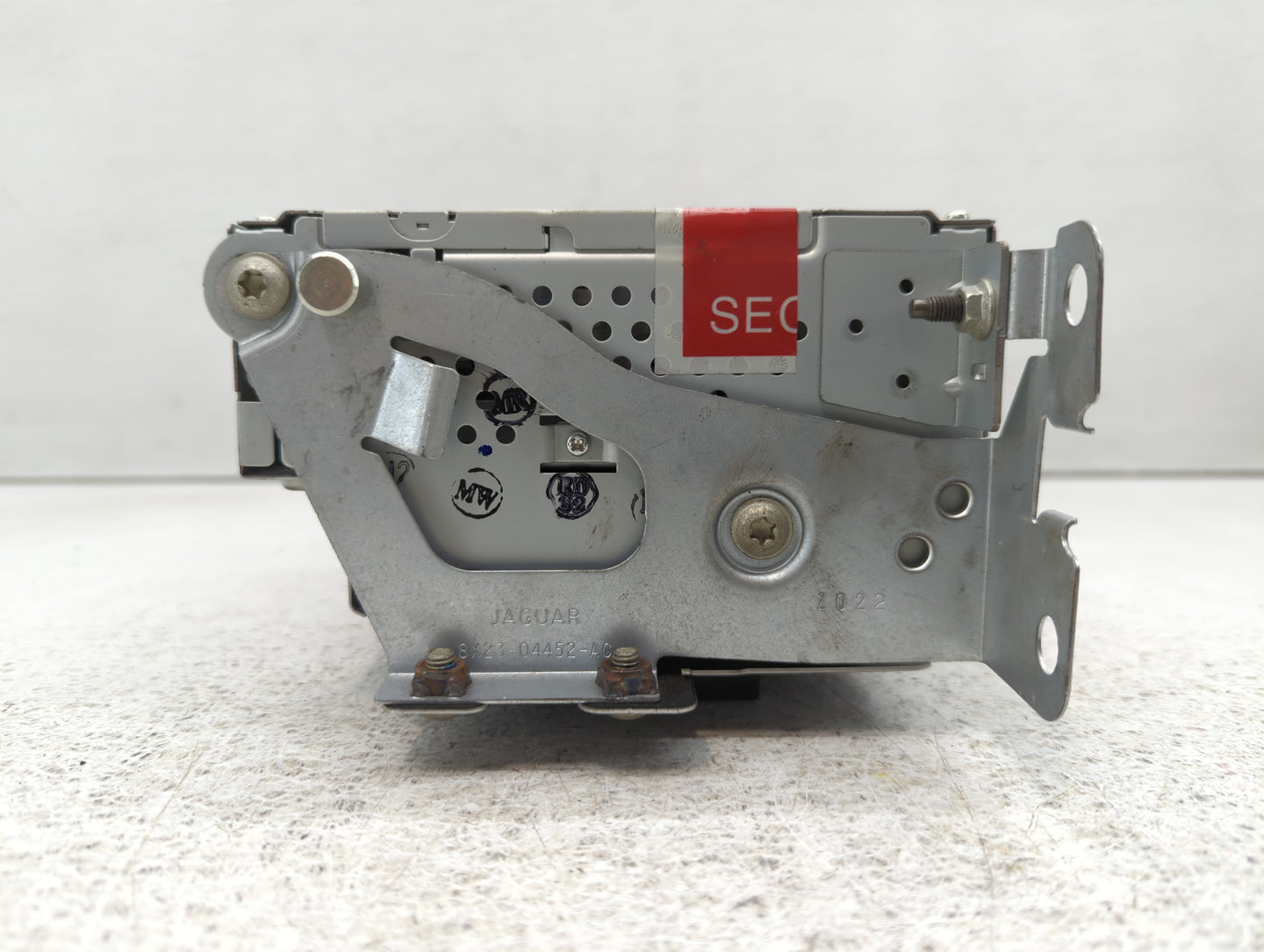 2010 Jaguar Xf Radio AM FM Cd Player Receiver Replacement P/N:7G9N-18C815-NB 7G9N-18C815-TA Fits OEM Used Auto Parts - Oemus
