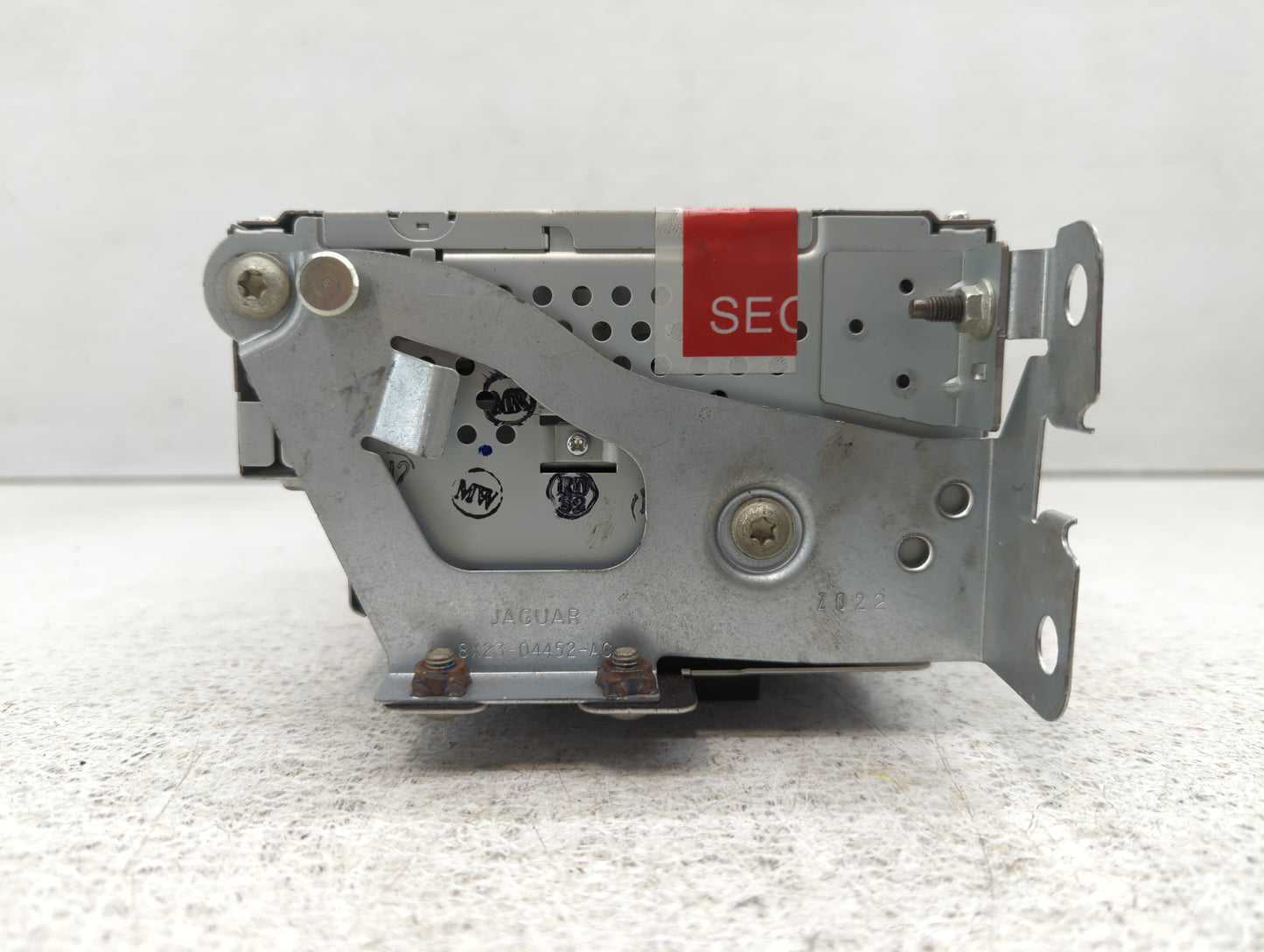 2010 Jaguar Xf Radio AM FM Cd Player Receiver Replacement P/N:7G9N-18C815-NB 7G9N-18C815-TA Fits OEM Used Auto Parts - Oemus