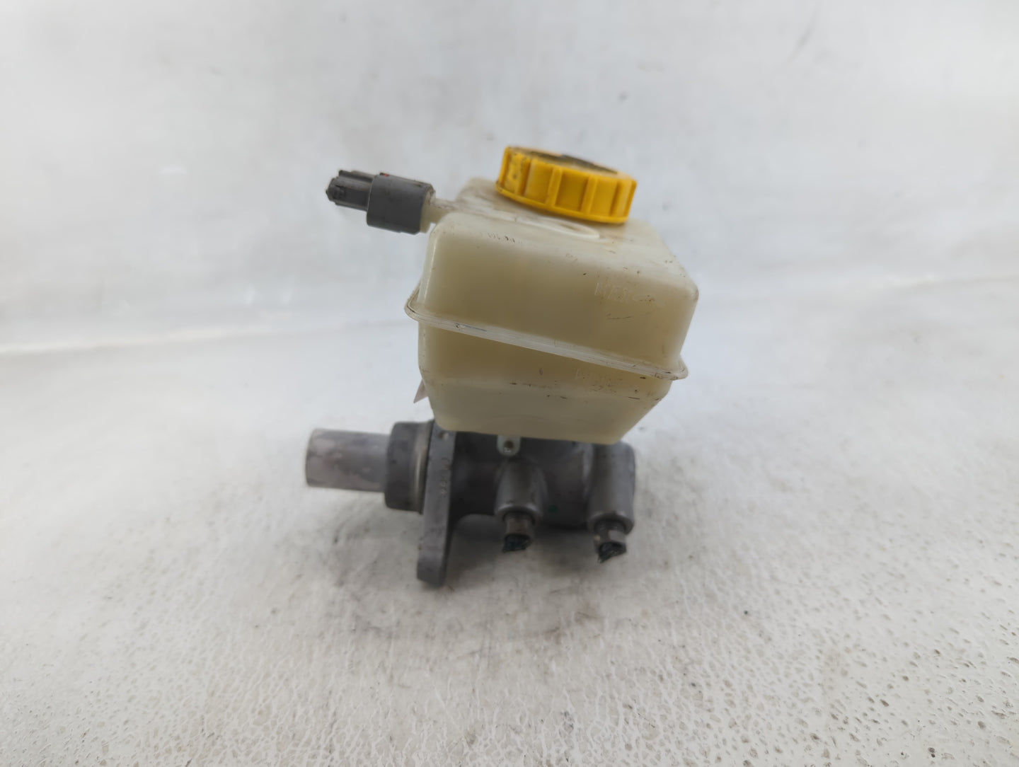 2009-2015 Jaguar Xf Brake Master Cylinder - Oemusedautoparts1.com