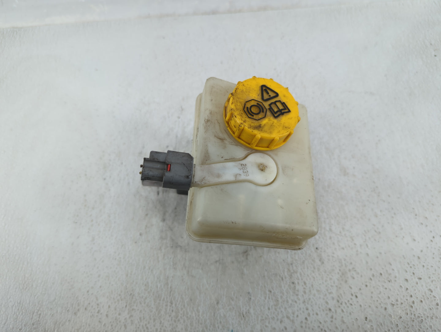 2009-2015 Jaguar Xf Brake Master Cylinder - Oemusedautoparts1.com