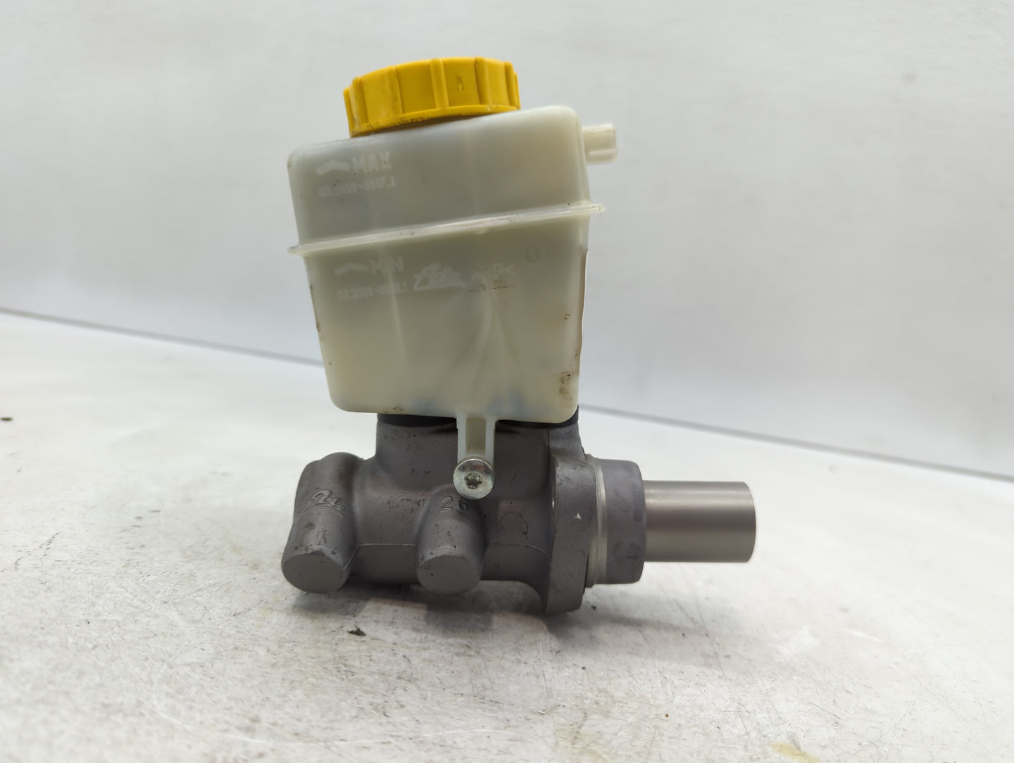 2009-2015 Jaguar Xf Brake Master Cylinder - Oemusedautoparts1.com