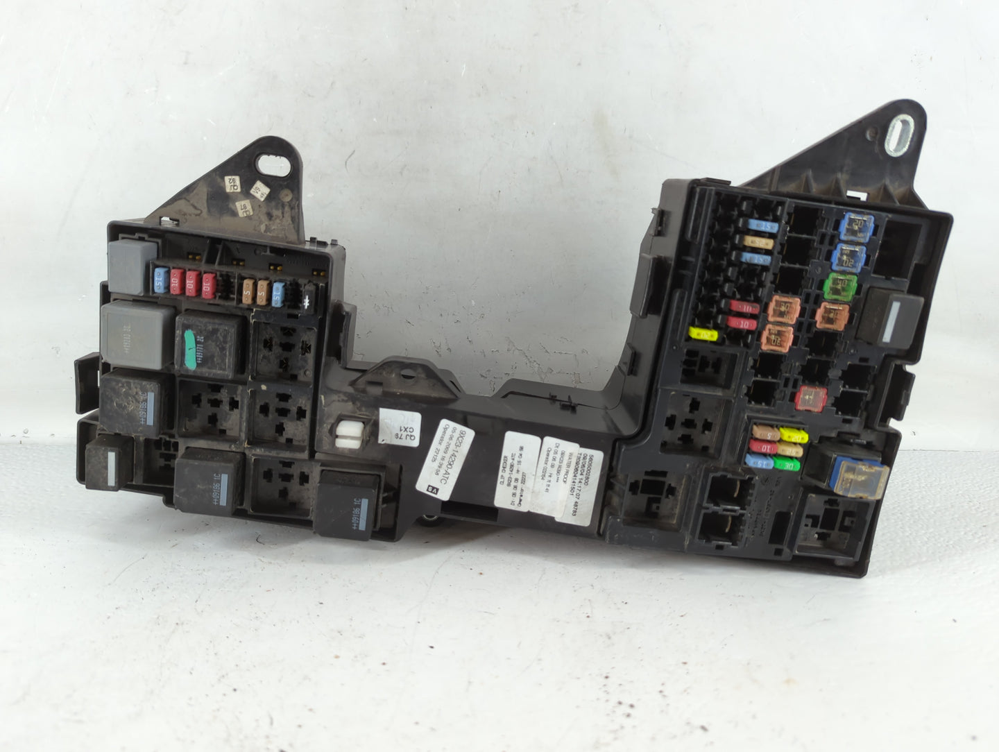 2010 Jaguar Xf Fusebox Fuse Box Panel Relay Module P/N:9X23-14290-ATC Fits OEM Used Auto Parts - Oemusedautoparts1.com