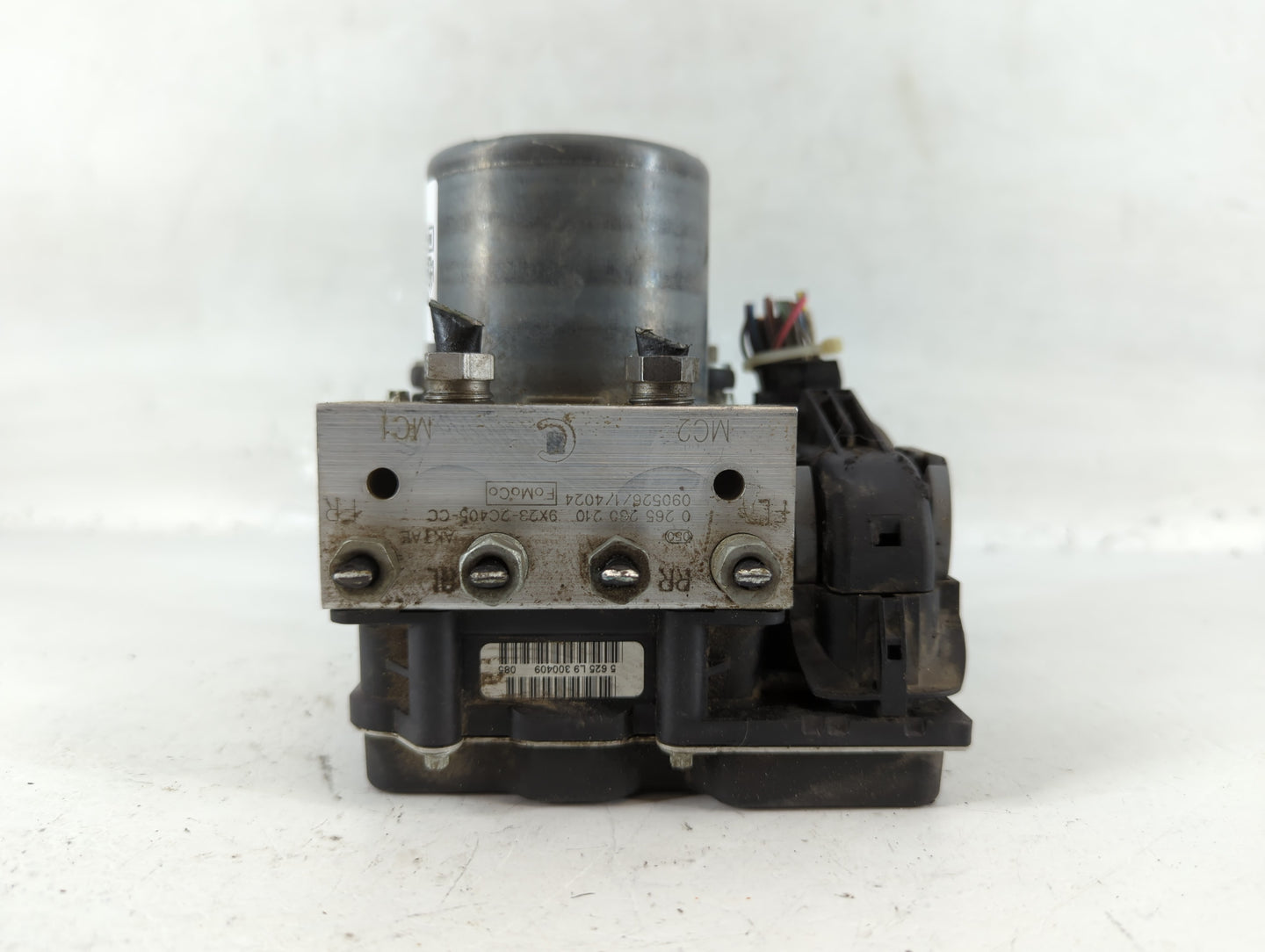 2010-2011 Jaguar Xf ABS Pump Control Module Replacement P/N:0 265 230 210 Fits Fits 2010 2011 OEM Used Auto Parts - Oemuseda