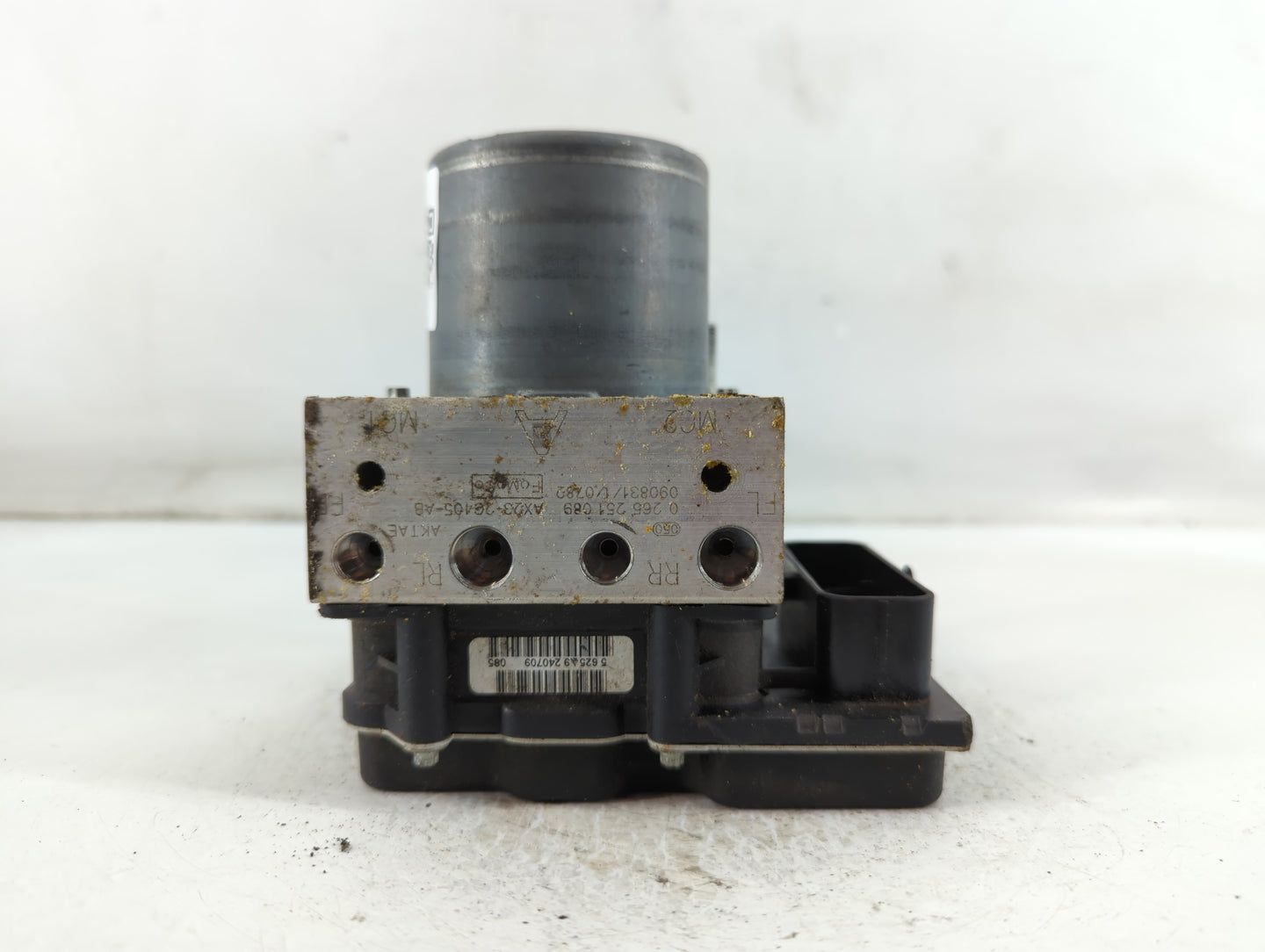 2010-2011 Jaguar Xf ABS Pump Control Module Replacement P/N:AX23-26405-AB 0 265 251 089 Fits Fits 2010 2011 OEM Used Auto Pa