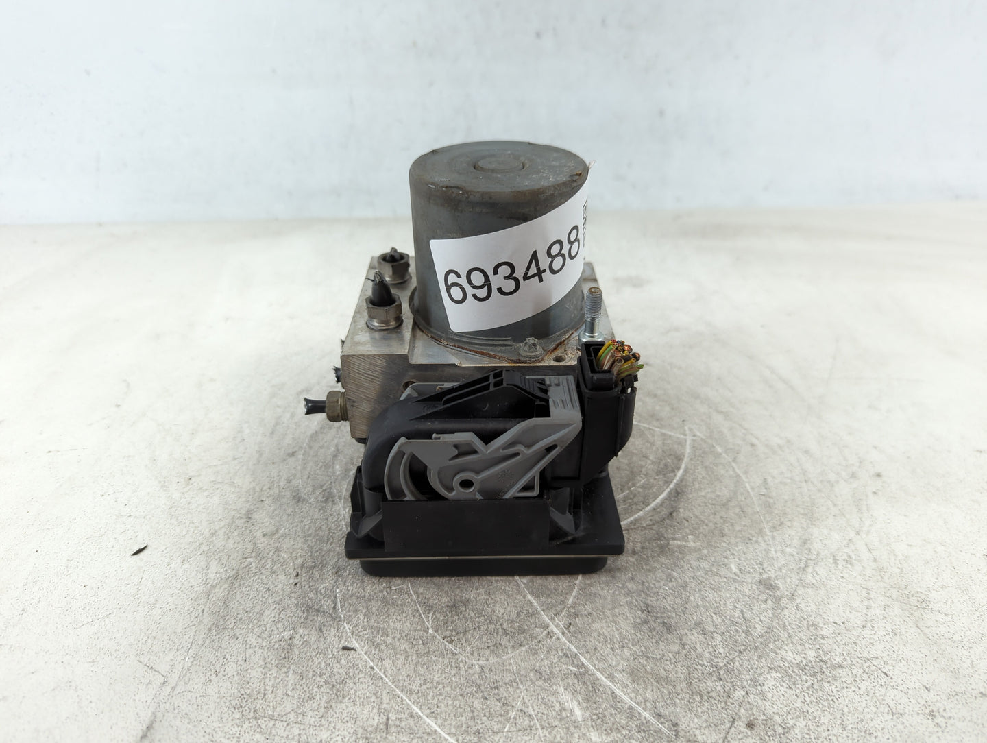 2010 Jaguar Xk150 ABS Pump Control Module Replacement P/N:8W83-2C405-CC Fits Fits 2011 OEM Used Auto Parts - Oemusedautopart