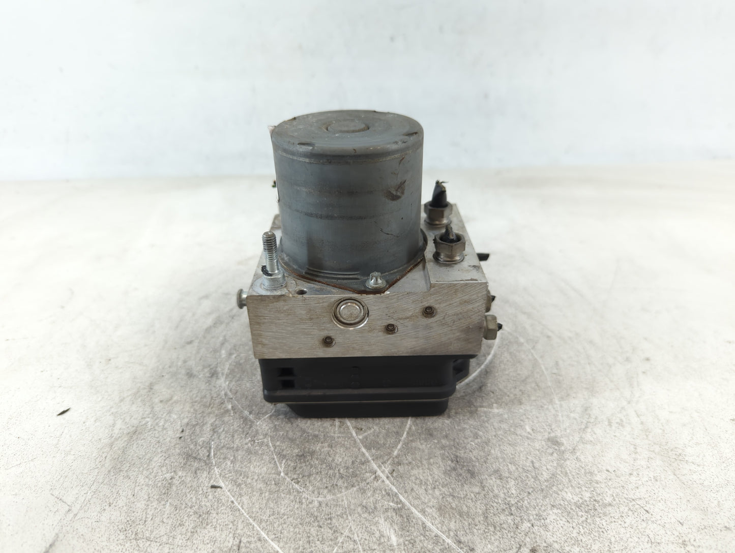 2010 Jaguar Xk150 ABS Pump Control Module Replacement P/N:8W83-2C405-CC Fits Fits 2011 OEM Used Auto Parts - Oemusedautopart