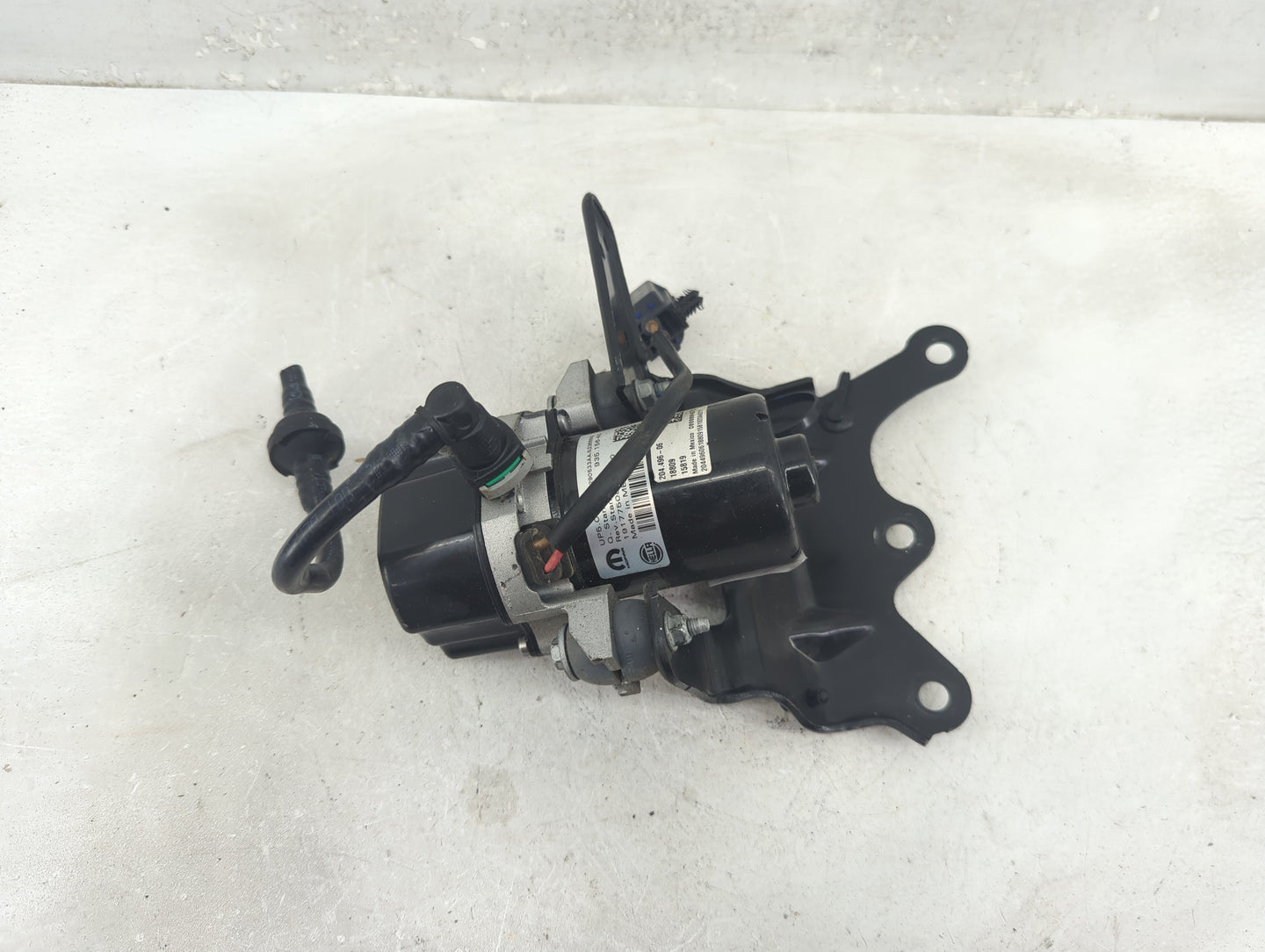 2010 Jeep Cherokee Central Vaccum Lock Pump P68290533aa|191775081 - Oemusedautoparts1.com
