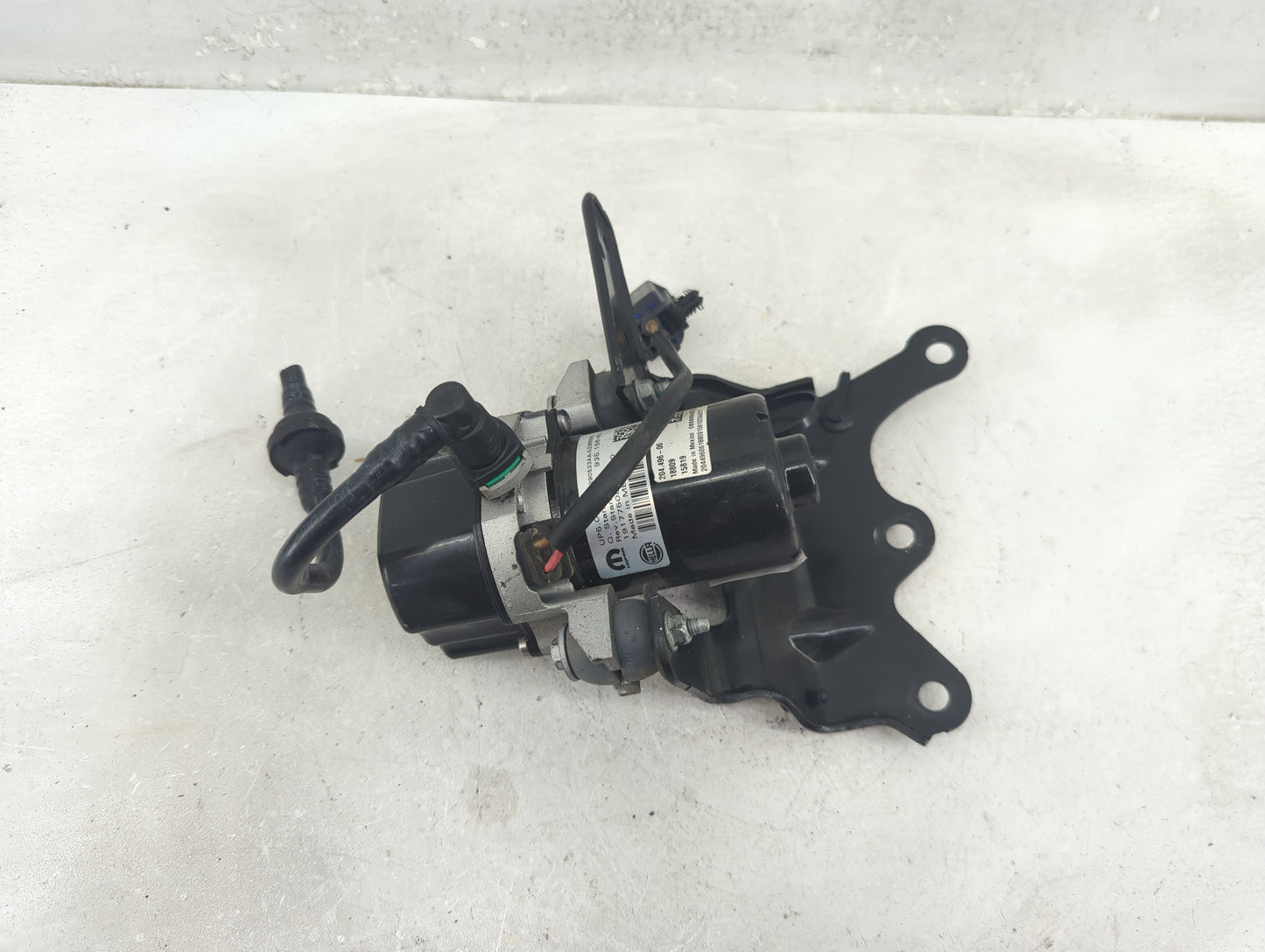 2010 Jeep Cherokee Central Vaccum Lock Pump P68290533aa|191775081 - Oemusedautoparts1.com